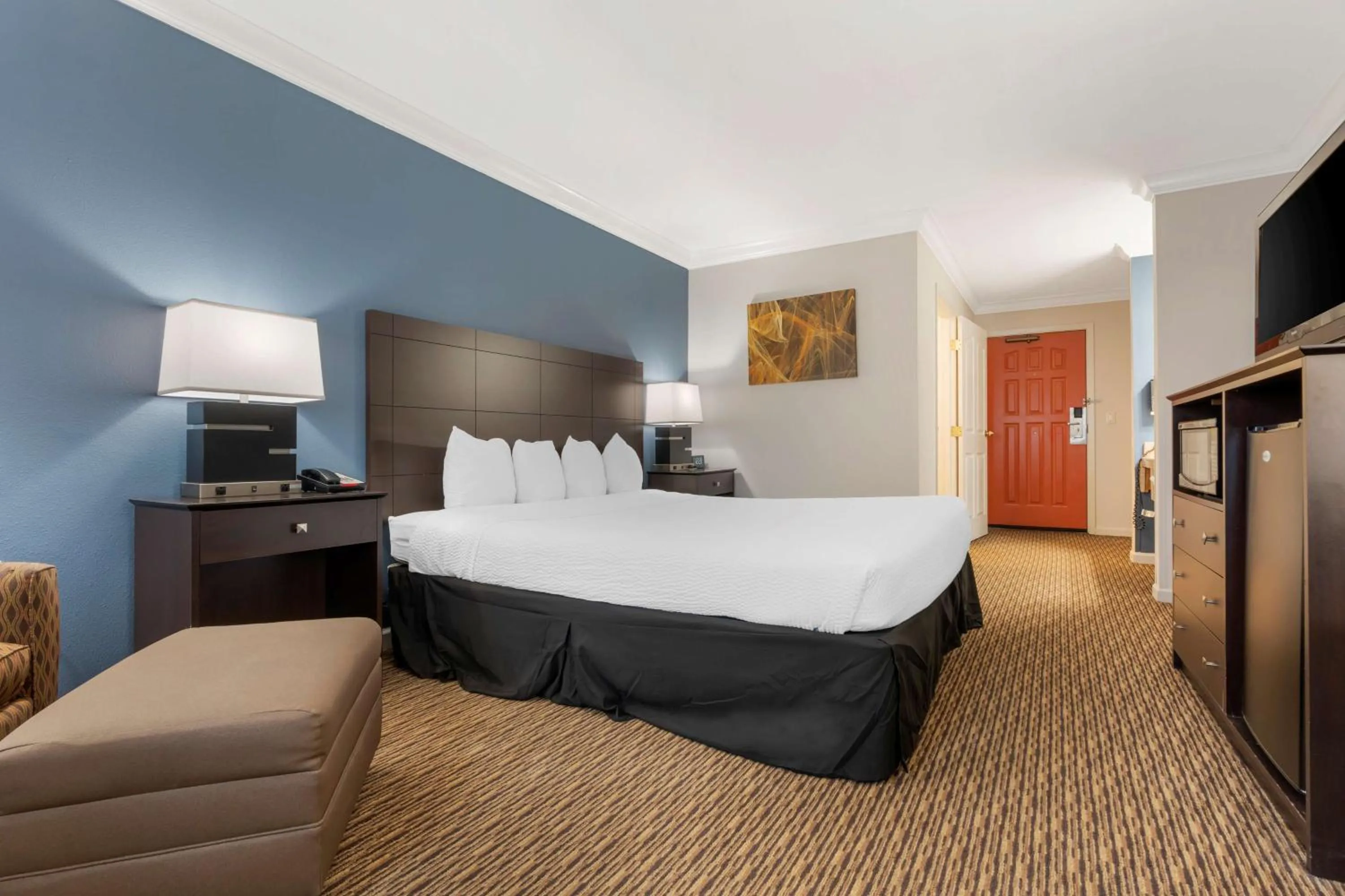 Bedroom, Bed in Best Western Colonial Inn