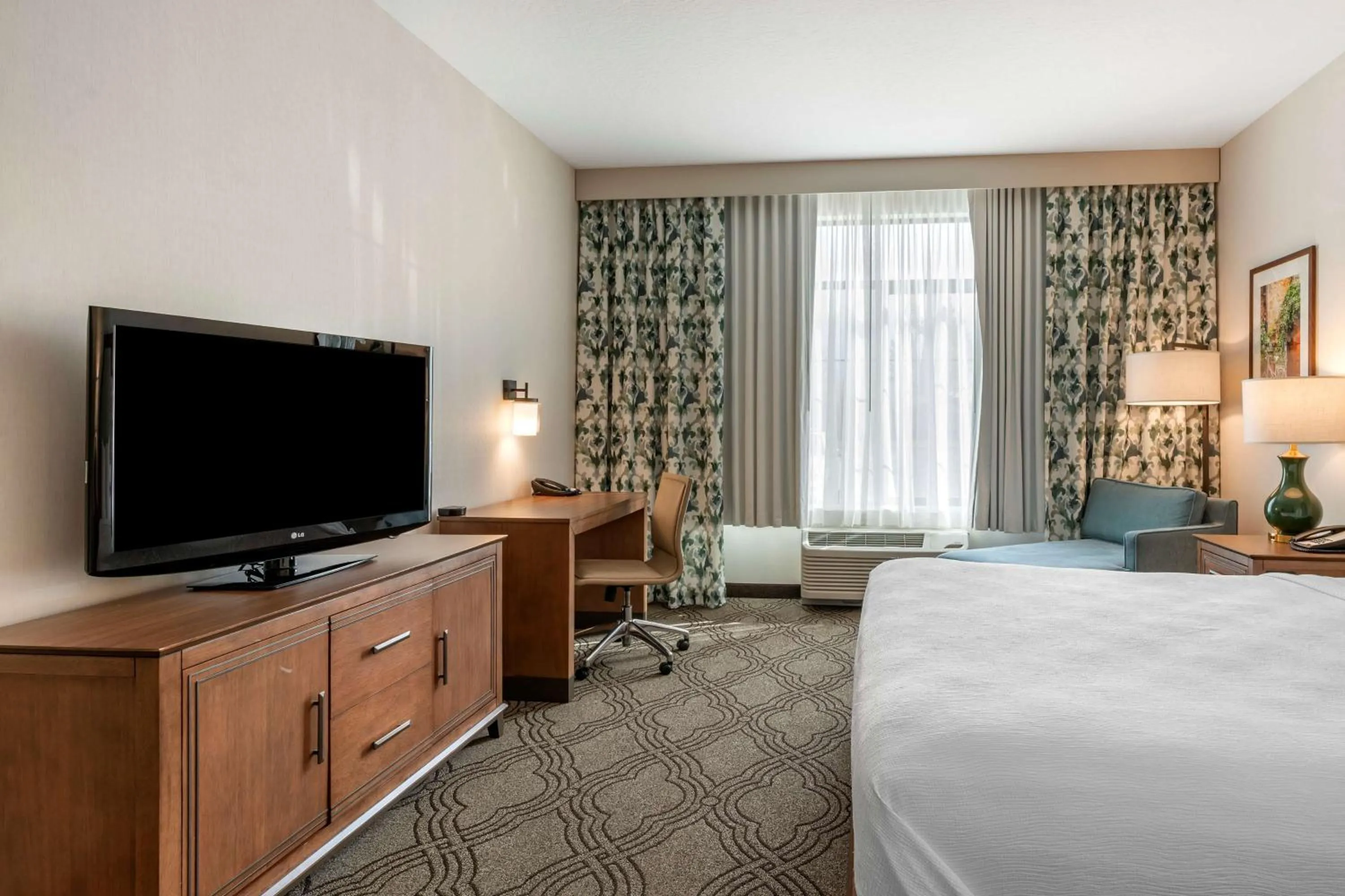 Bedroom, Bed in Best Western Premier Pasco Inn and Suites