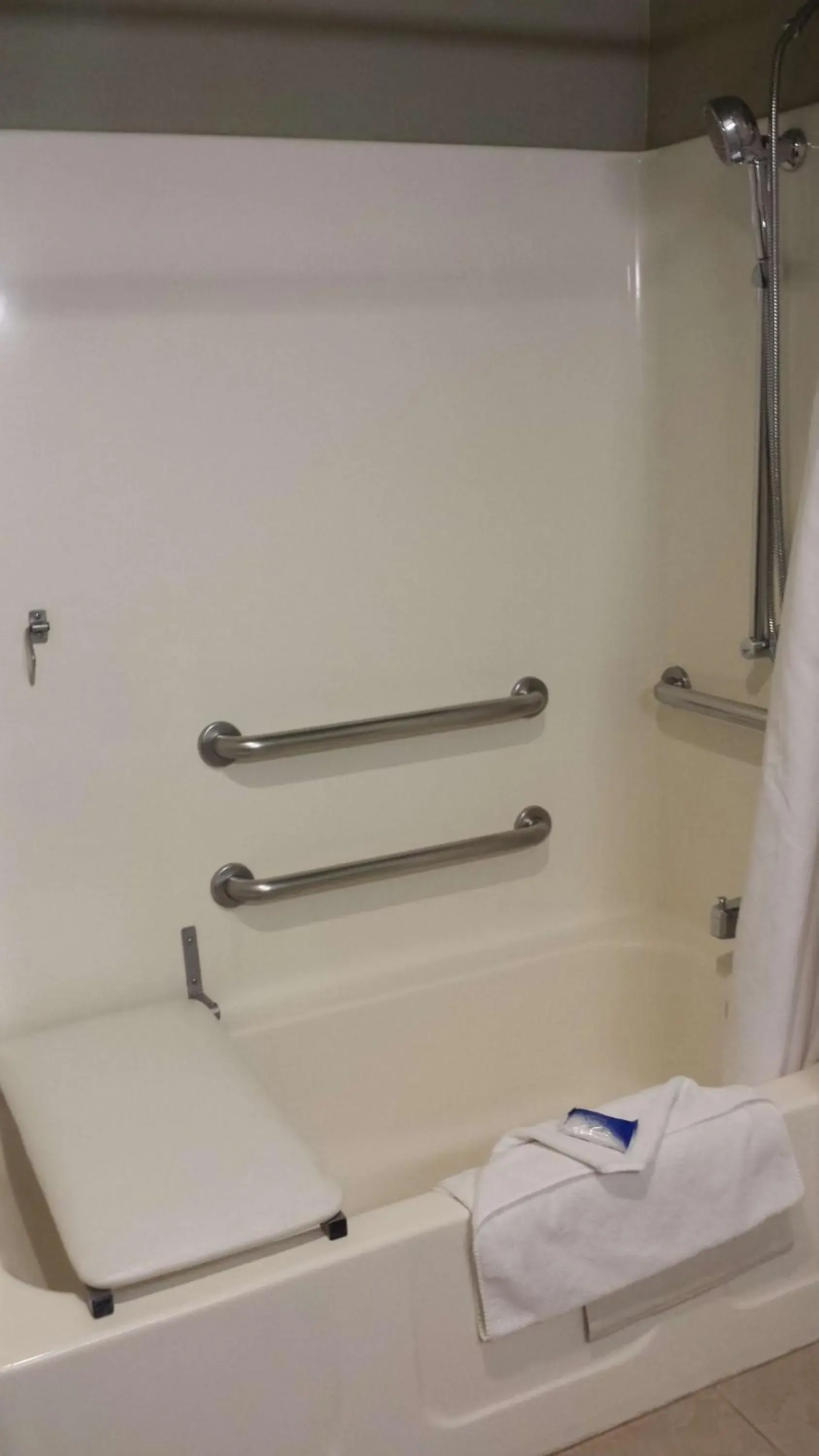 King Room with Bath Tub - Mobility Accessible/Communication Assistance in Best Western Plus Kennewick Inn King Room with Bath Tub - Mobility Accessible/Communication Assistance in Best Western Plus Kennewick Inn