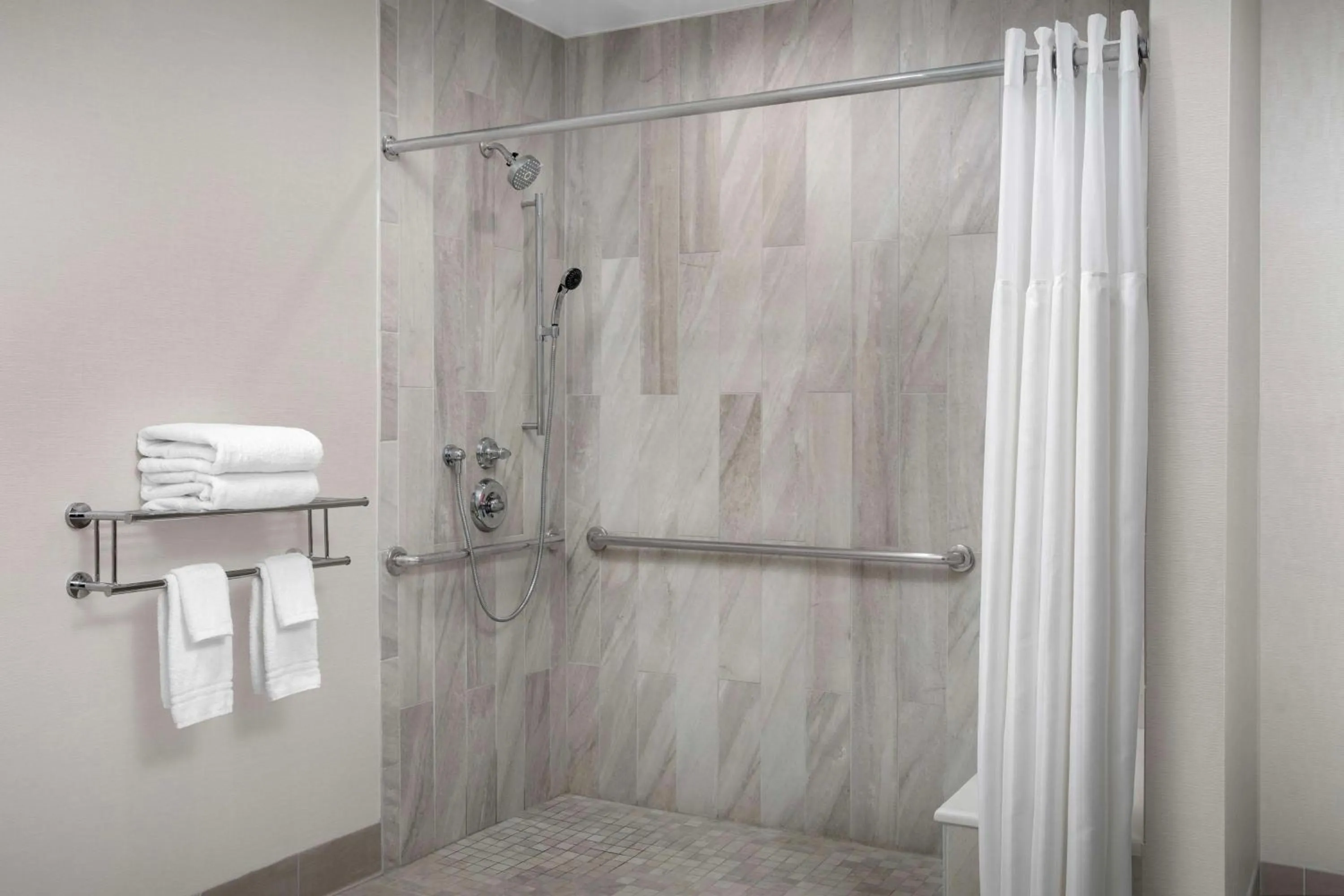 Shower in Hilton Garden Inn Philadelphia-Fort Washington