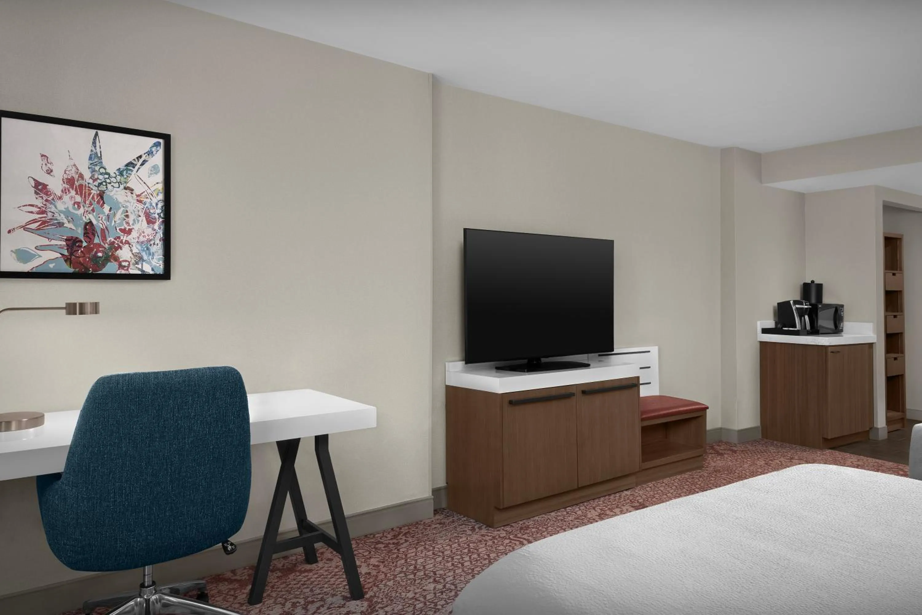 Bed in Hilton Garden Inn Philadelphia-Fort Washington