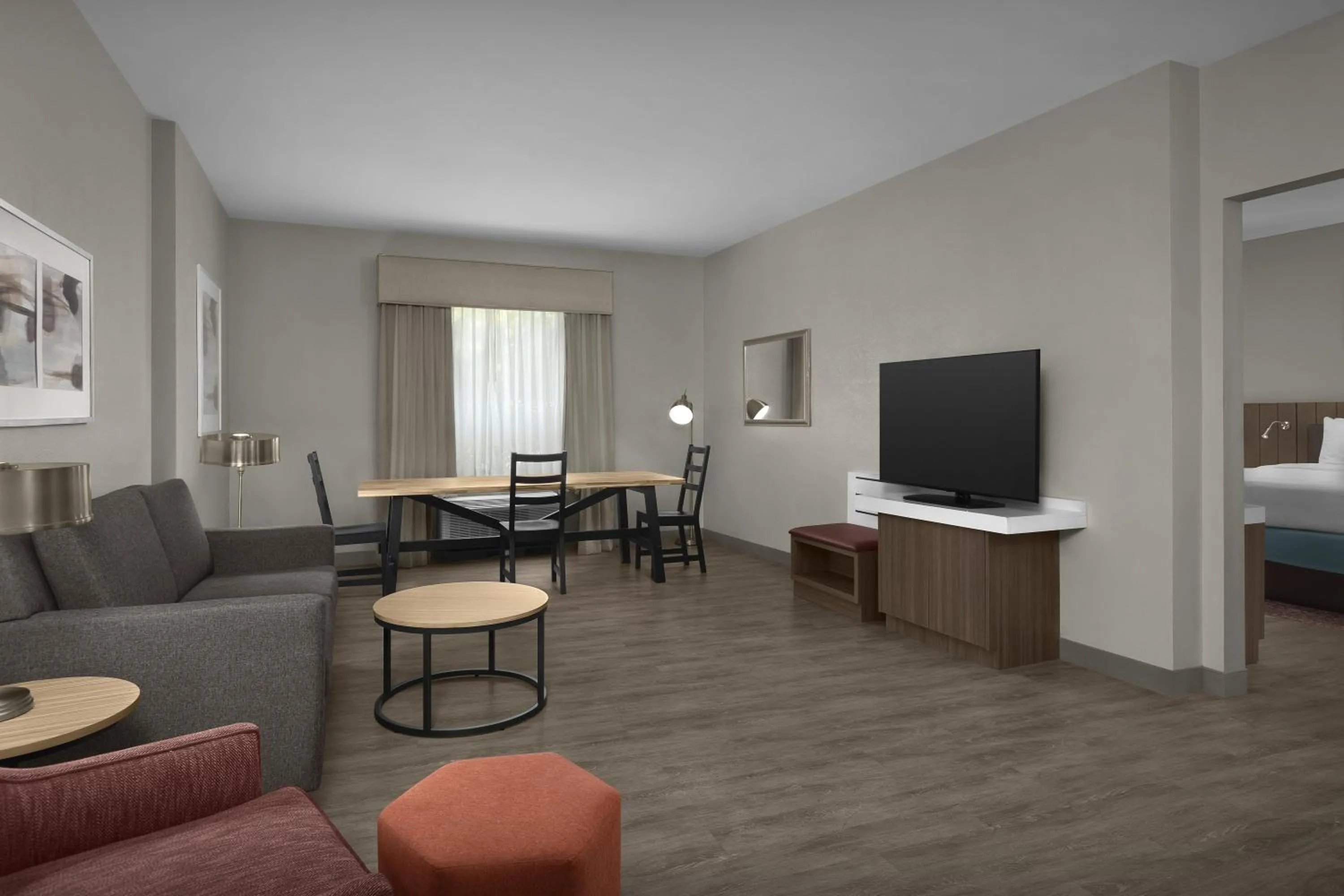 Living room, Bed in Hilton Garden Inn Philadelphia-Fort Washington