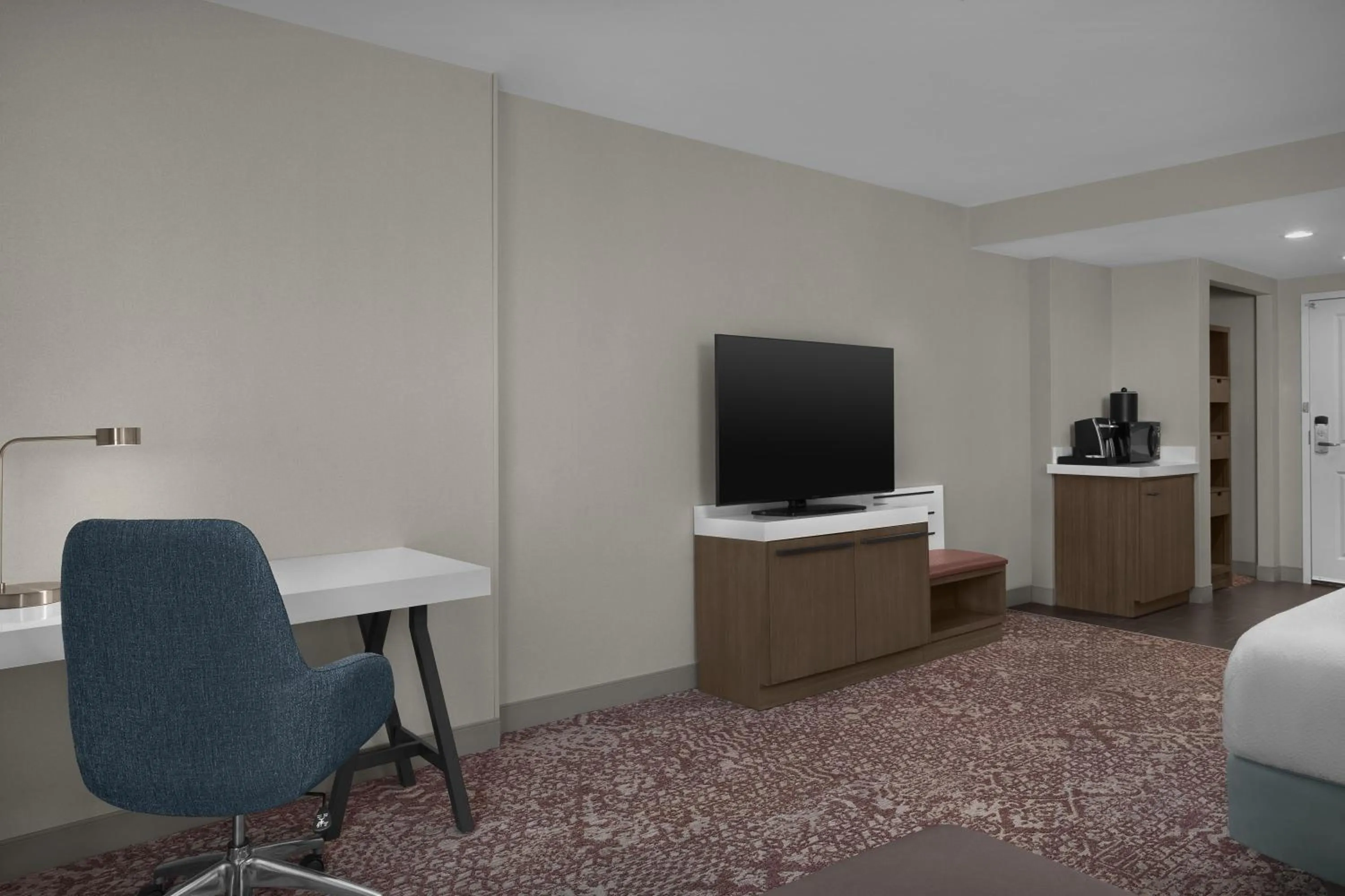 Bedroom in Hilton Garden Inn Philadelphia-Fort Washington