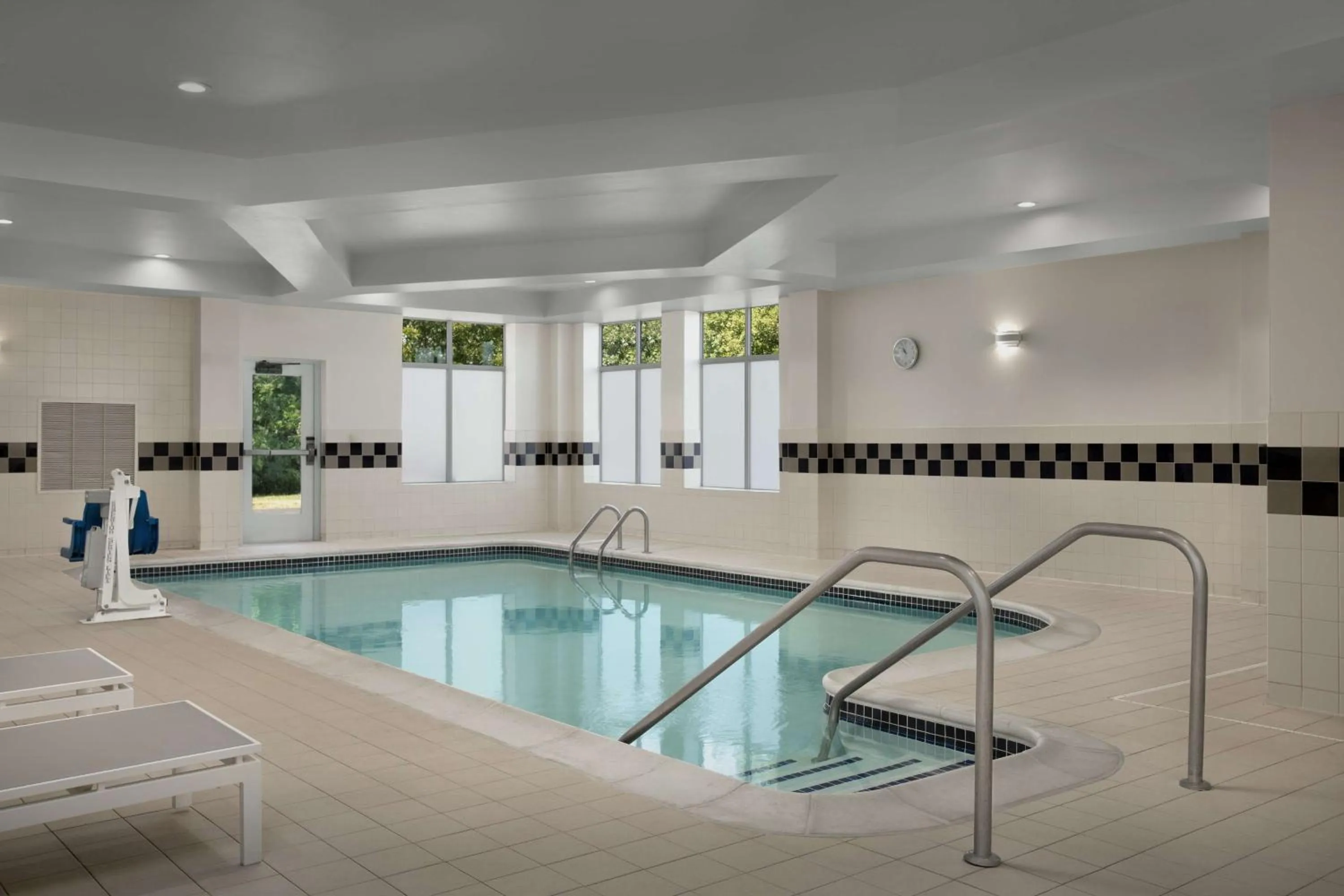 Swimming pool in Hilton Garden Inn Philadelphia-Fort Washington