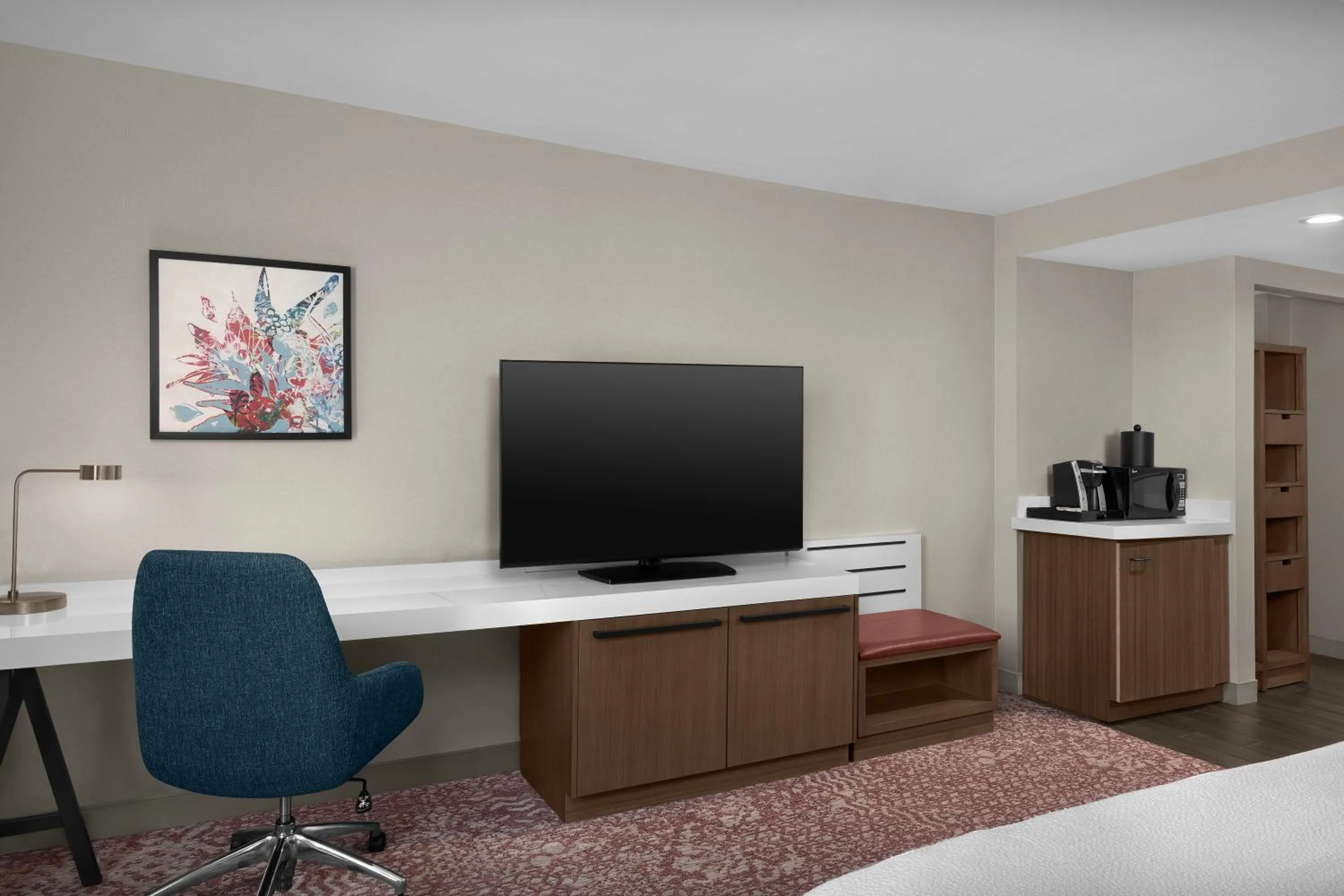 Bed in Hilton Garden Inn Philadelphia-Fort Washington