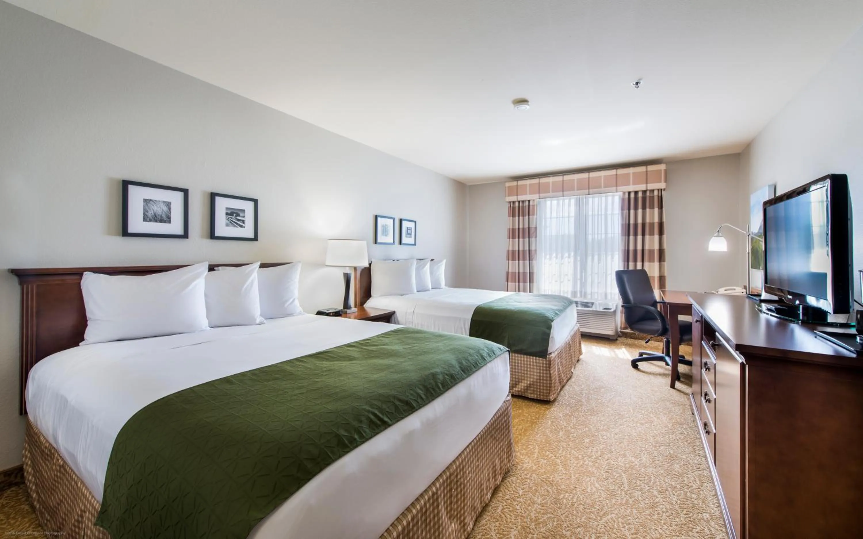 Day, Bed in Country Inn & Suites by Radisson, Greeley, CO