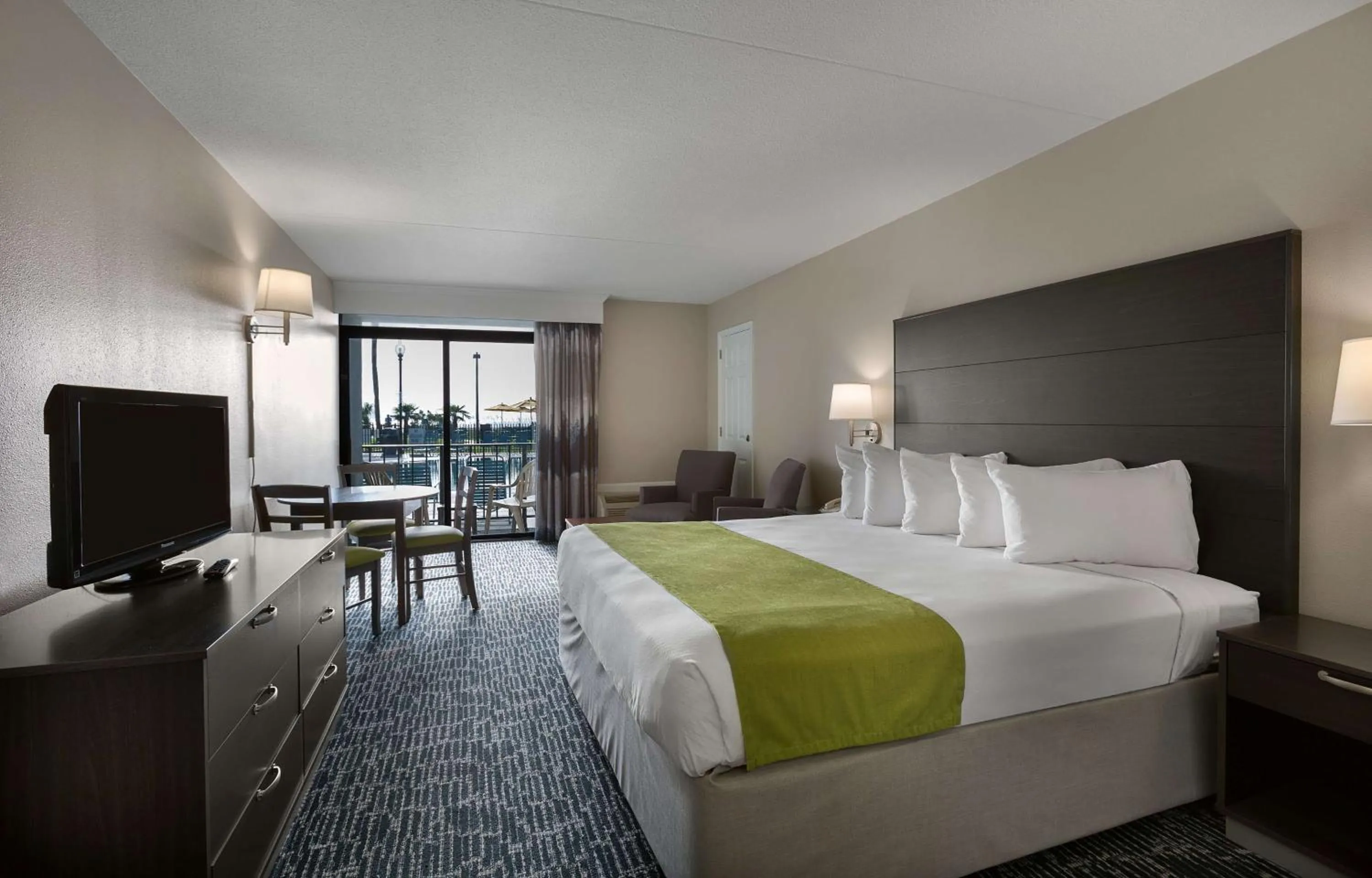 Bedroom, Bed in Dayton House Resort - BW Signature Collection