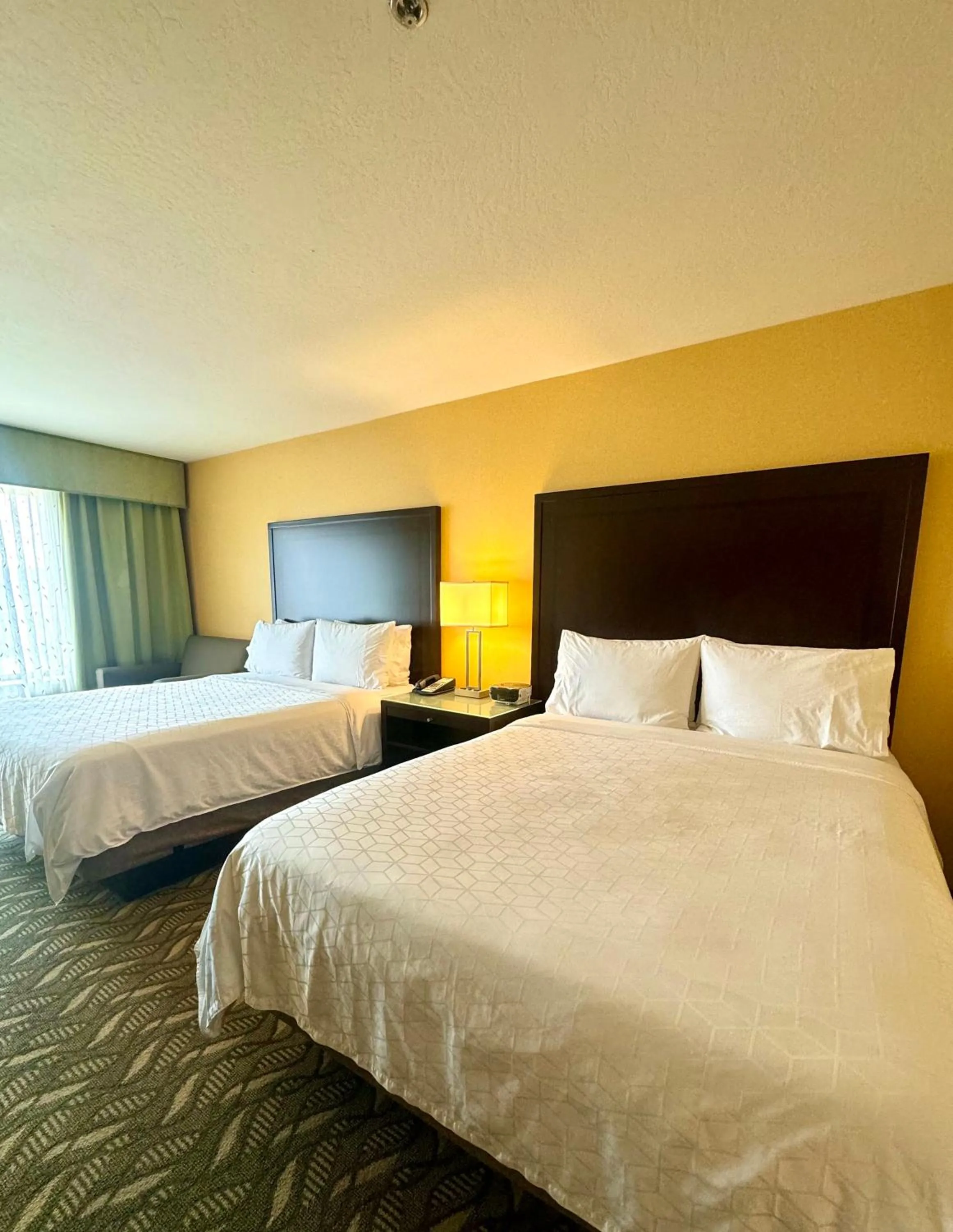 Bed in Holiday Inn Express Hotel & Suites San Jose-Morgan Hill by IHG