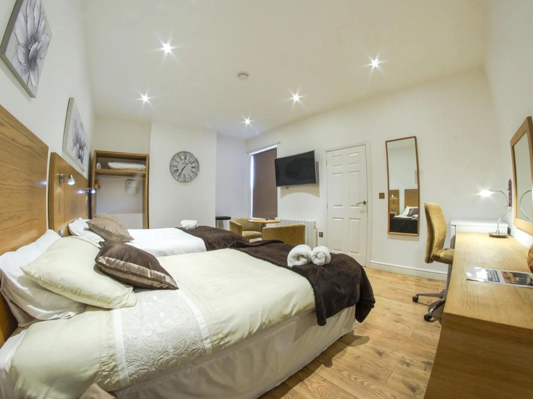 Bedroom, Bed in Tunnard House