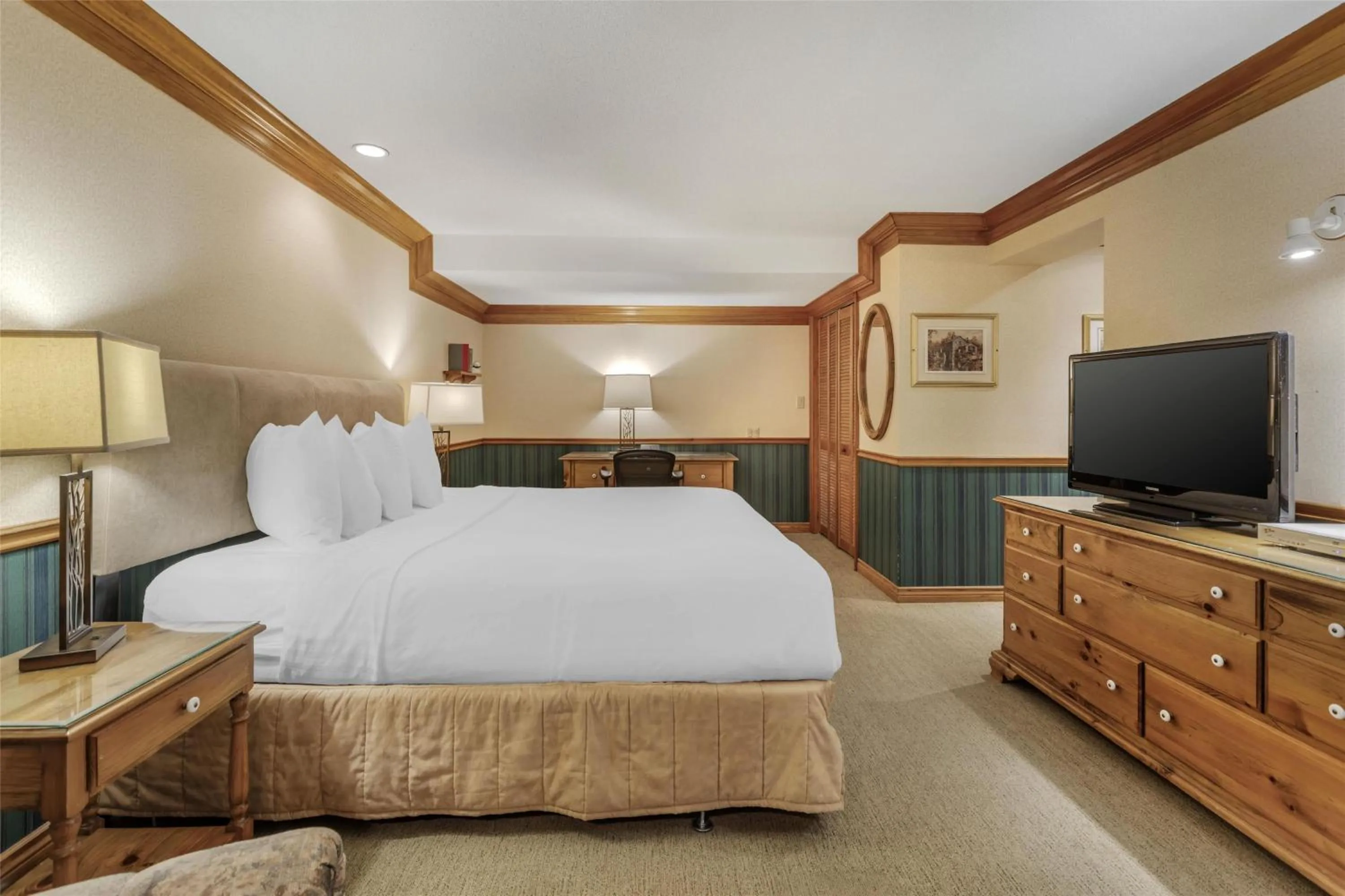 Bedroom, Bed in Best Western Fireside Inn