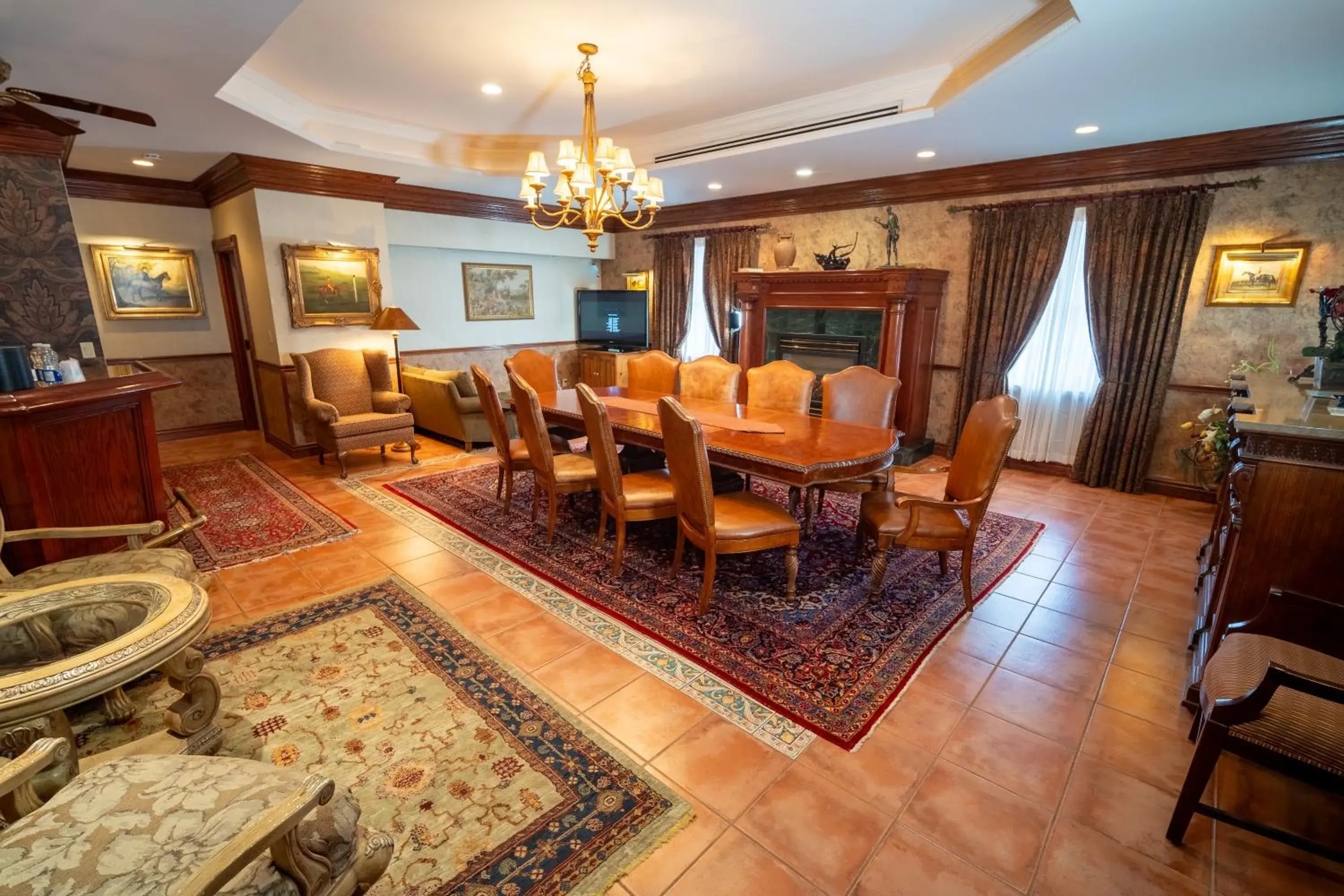 Renaissance King Suite with Spa Bath in Best Western Fireside Inn Renaissance King Suite with Spa Bath in Best Western Fireside Inn