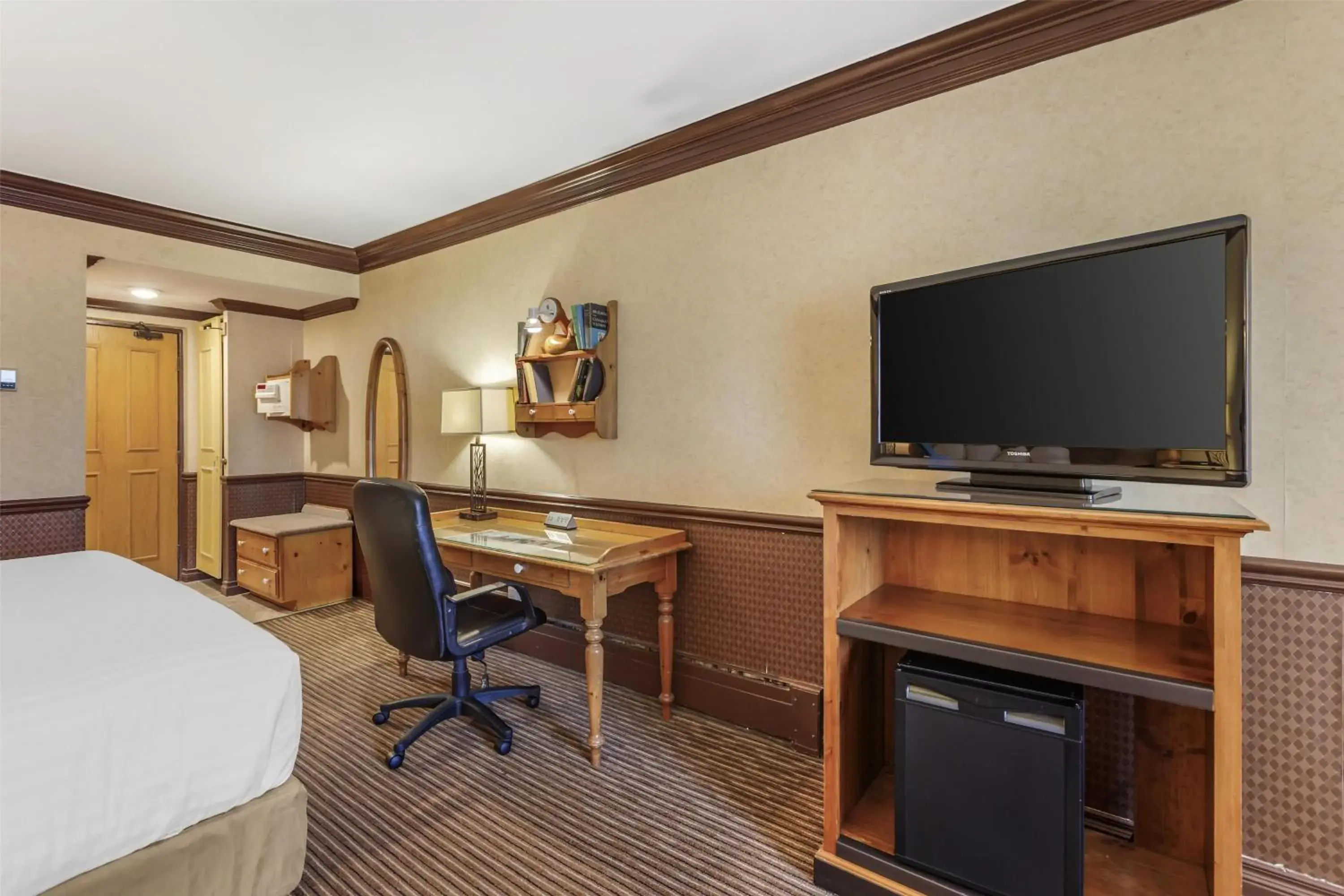 Queen Room - Non-Smoking in Best Western Fireside Inn Queen Room - Non-Smoking in Best Western Fireside Inn