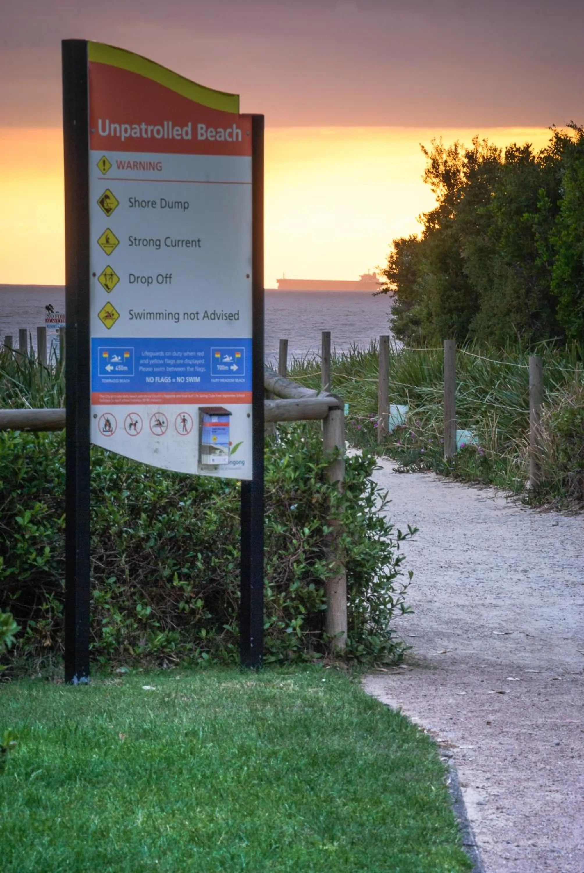 Logo/Certificate/Sign in Wollongong Surf Leisure Resort