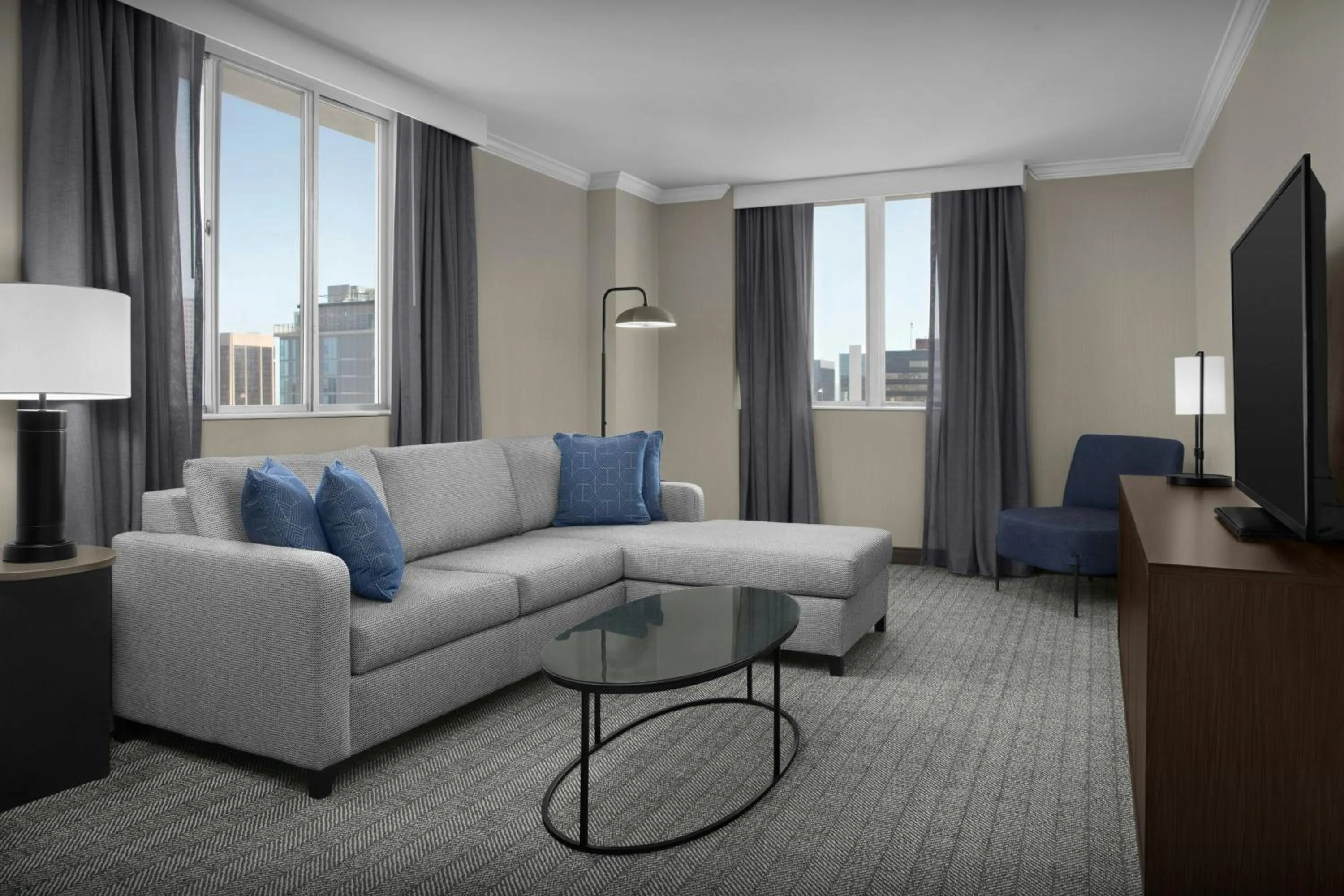 Living room in Courtyard by Marriott San Diego Downtown Little Italy