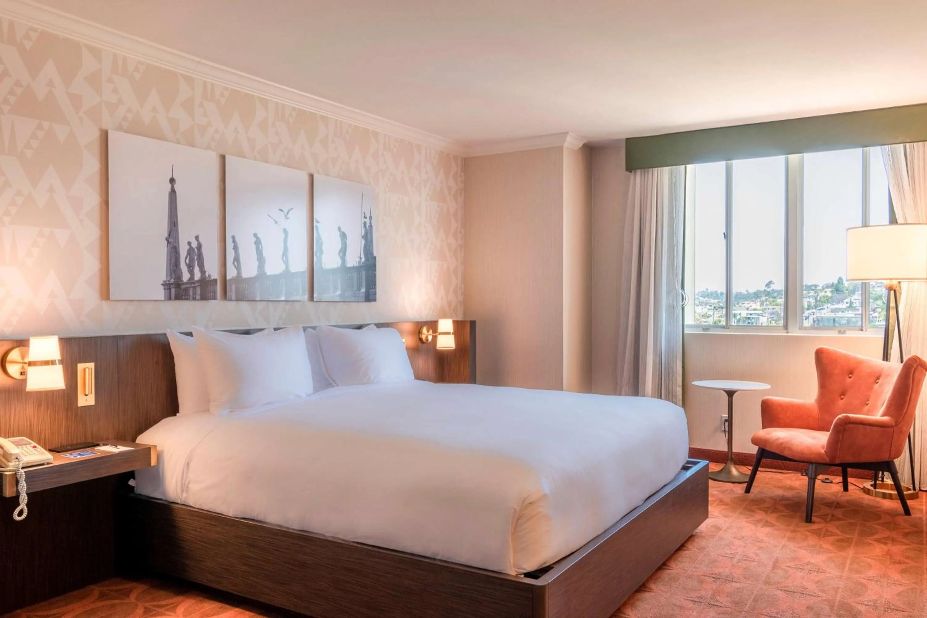 King Room with Bath Tub - Hearing Accessible  in Courtyard by Marriott San Diego Downtown Little Italy