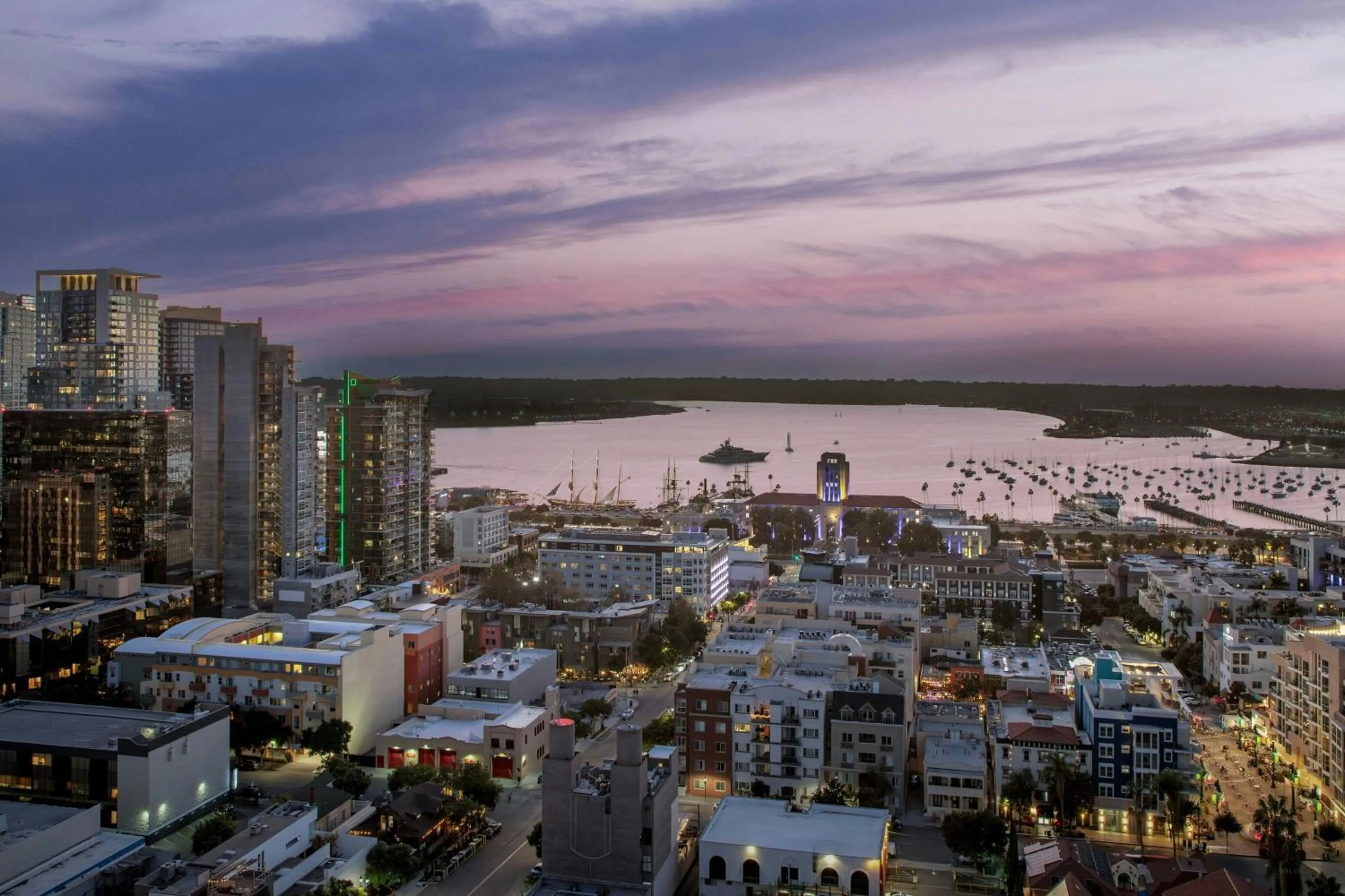 Swimming pool in Courtyard by Marriott San Diego Downtown Little Italy
