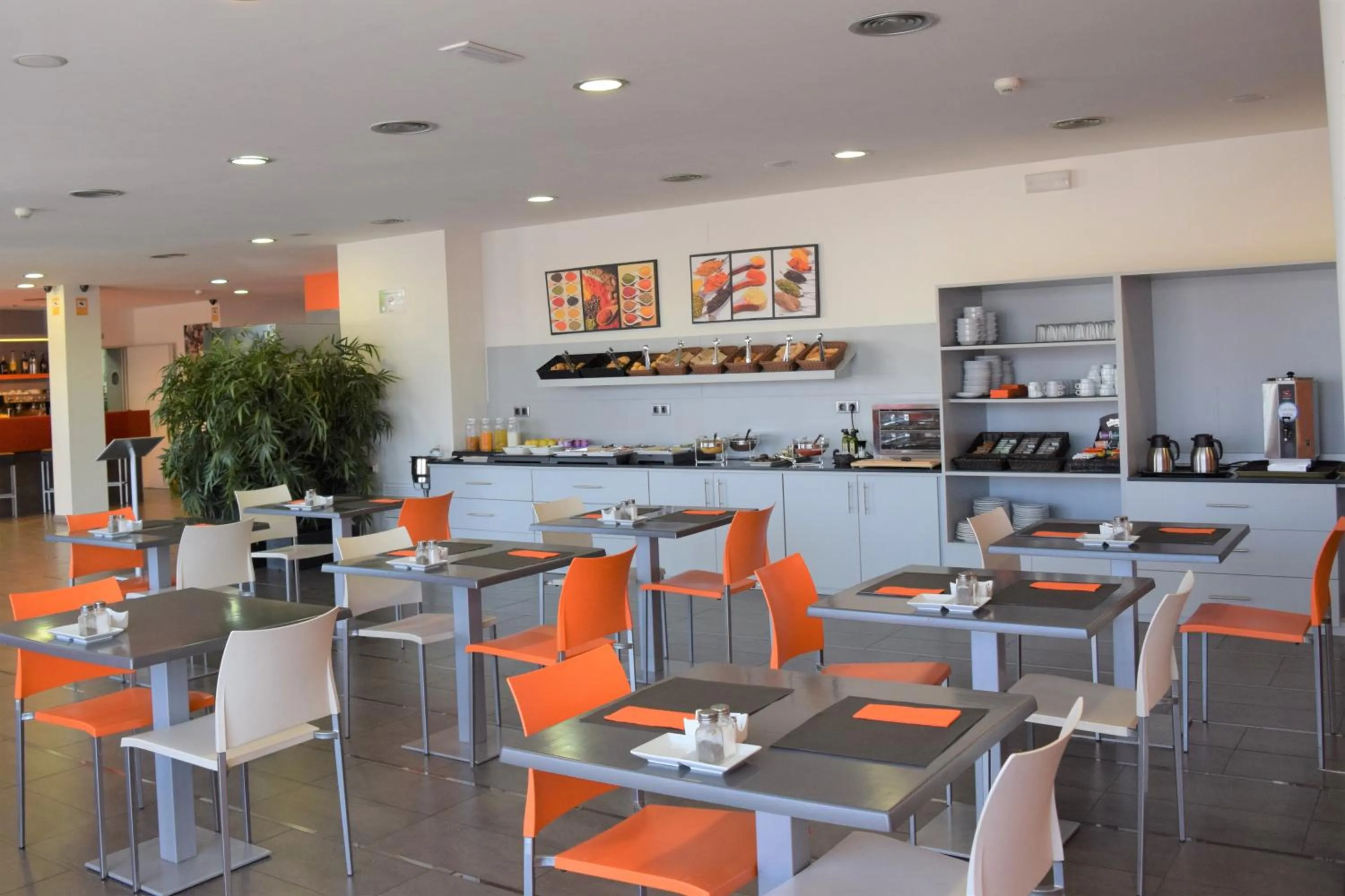 Lounge or bar in Hotel H2 Avila