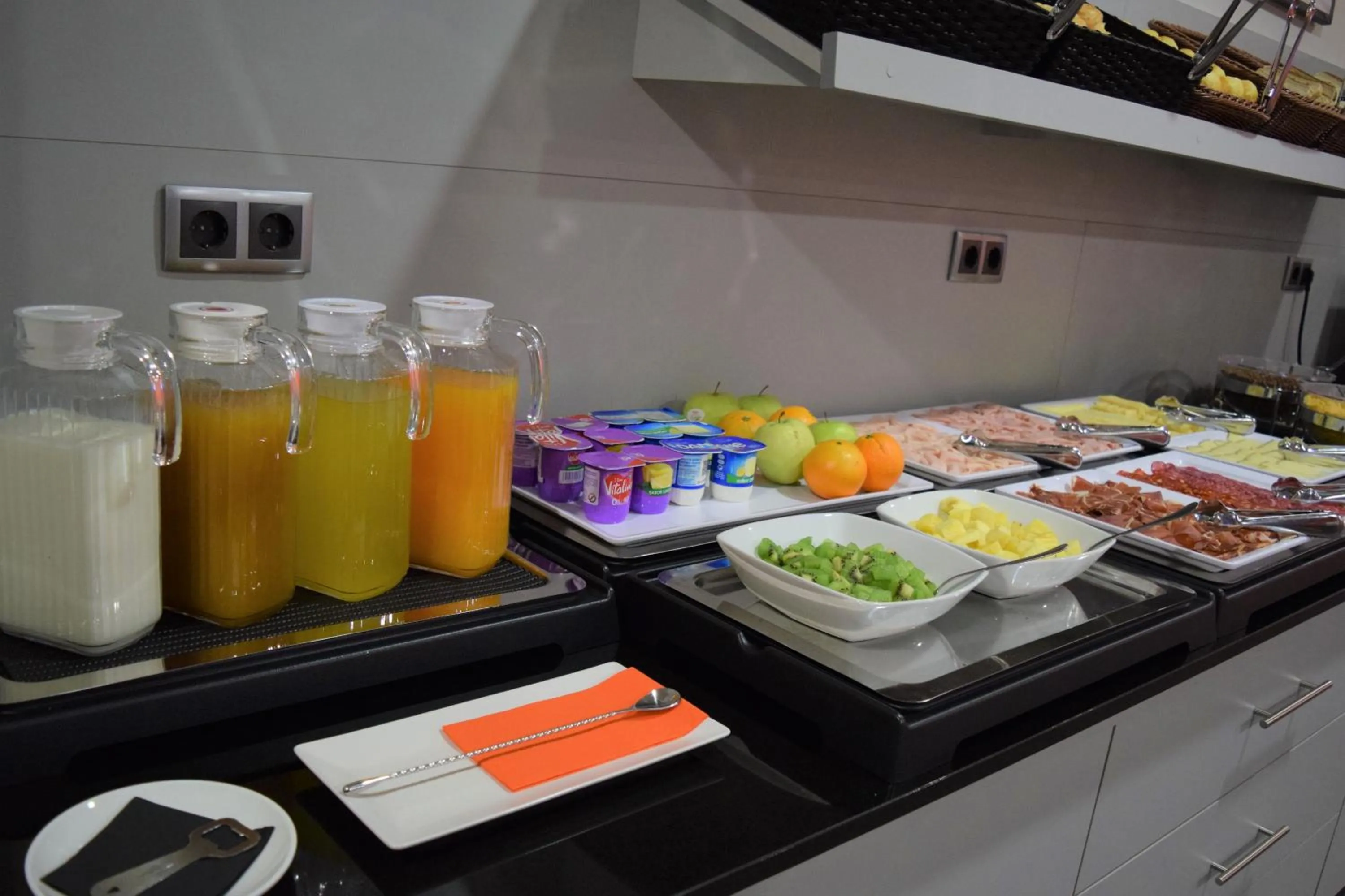 Buffet breakfast in Hotel H2 Avila