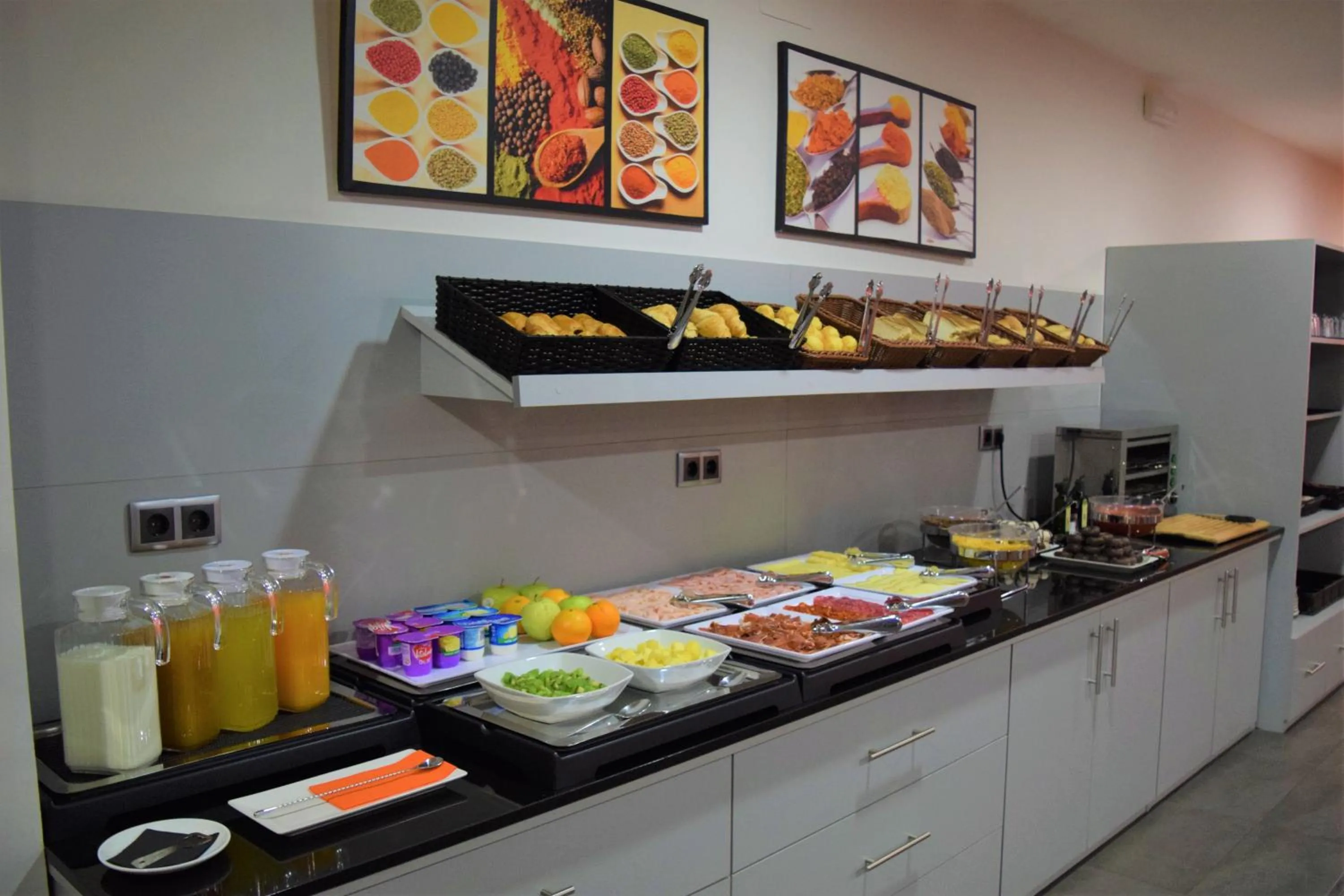 Buffet breakfast in Hotel H2 Avila