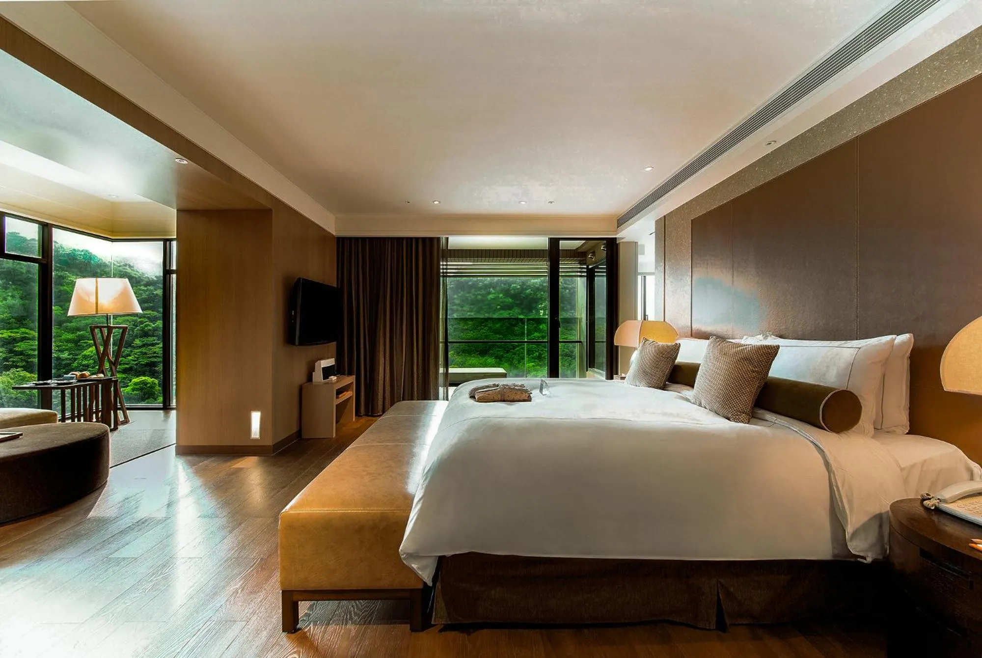 Bed in Grand View Resort Beitou