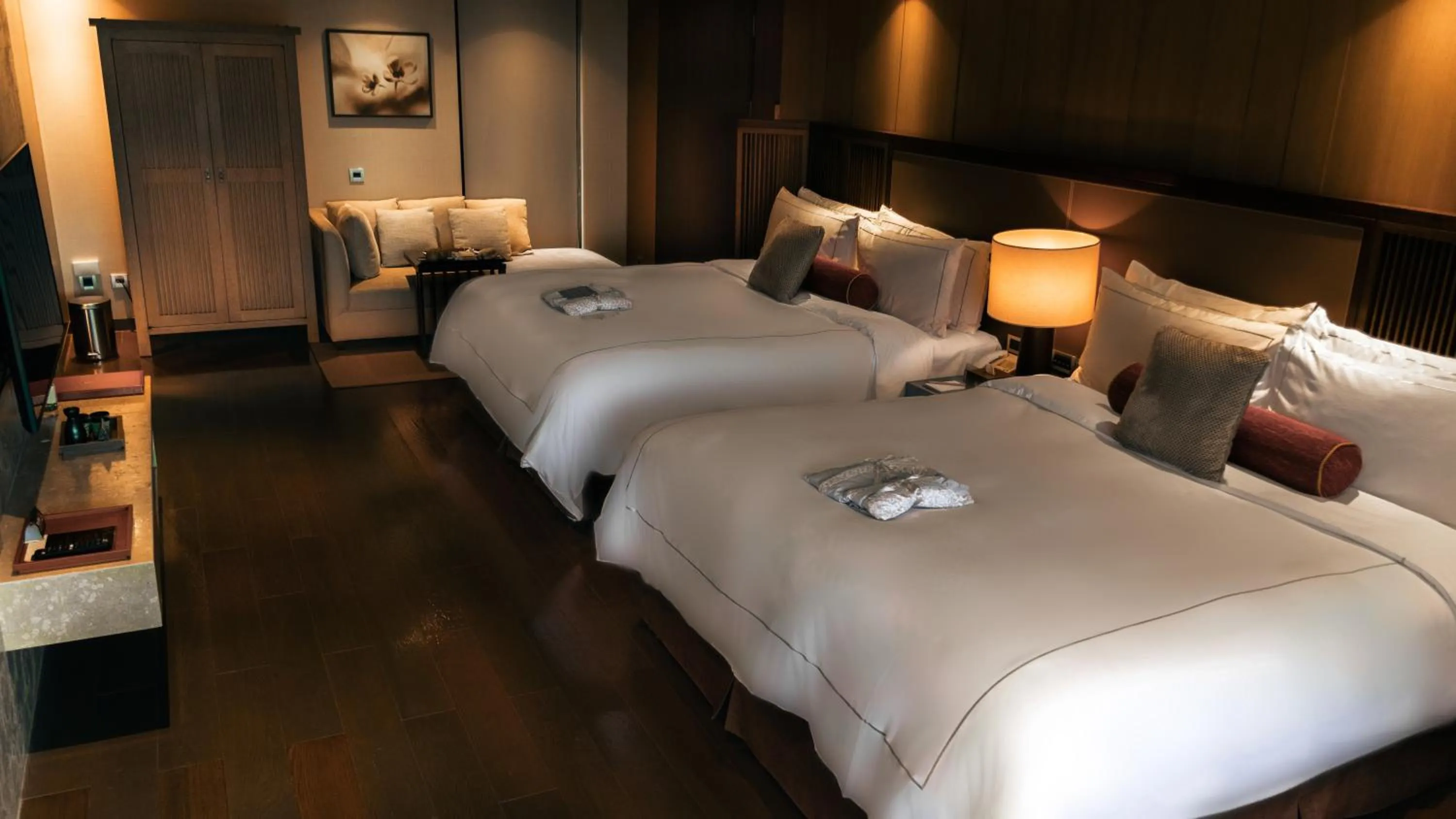 Bed in Grand View Resort Beitou