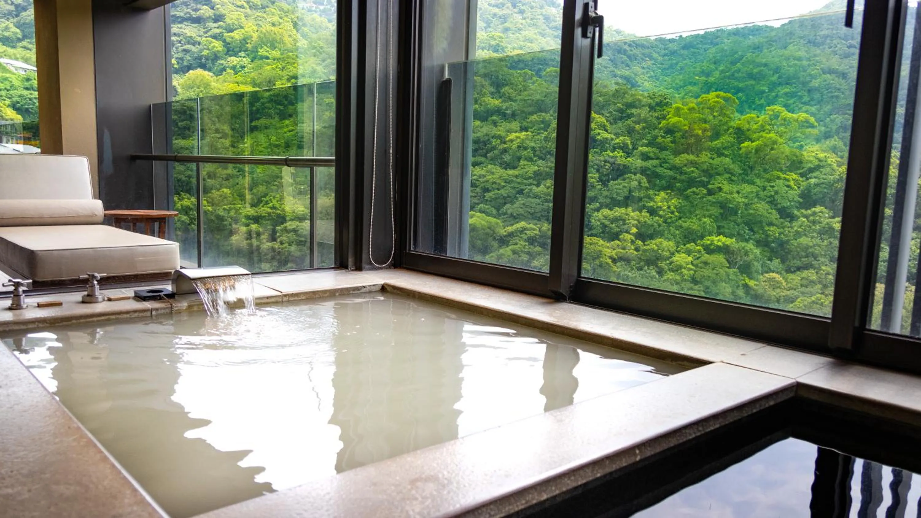 Bath in Grand View Resort Beitou