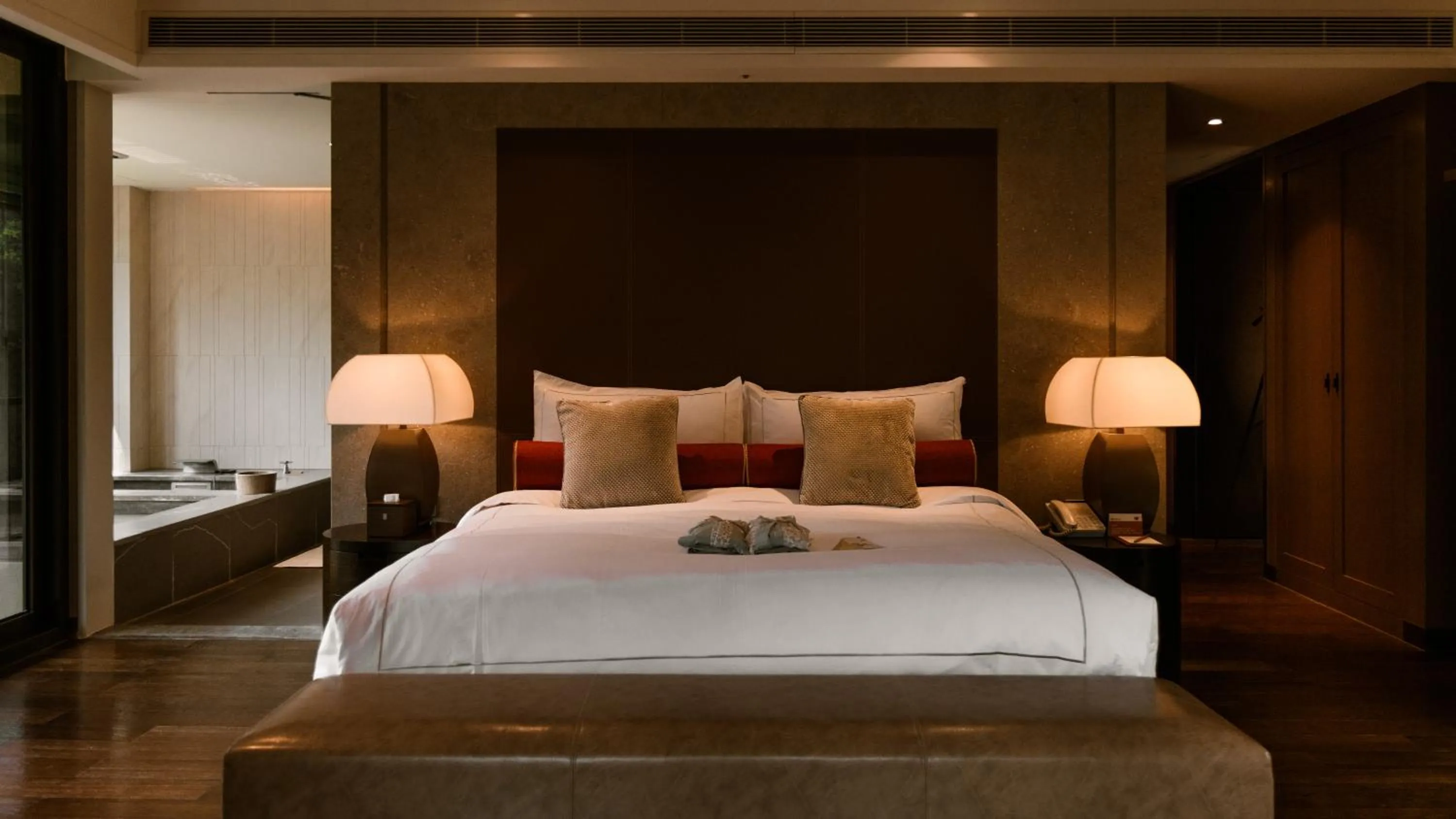 Bed in Grand View Resort Beitou