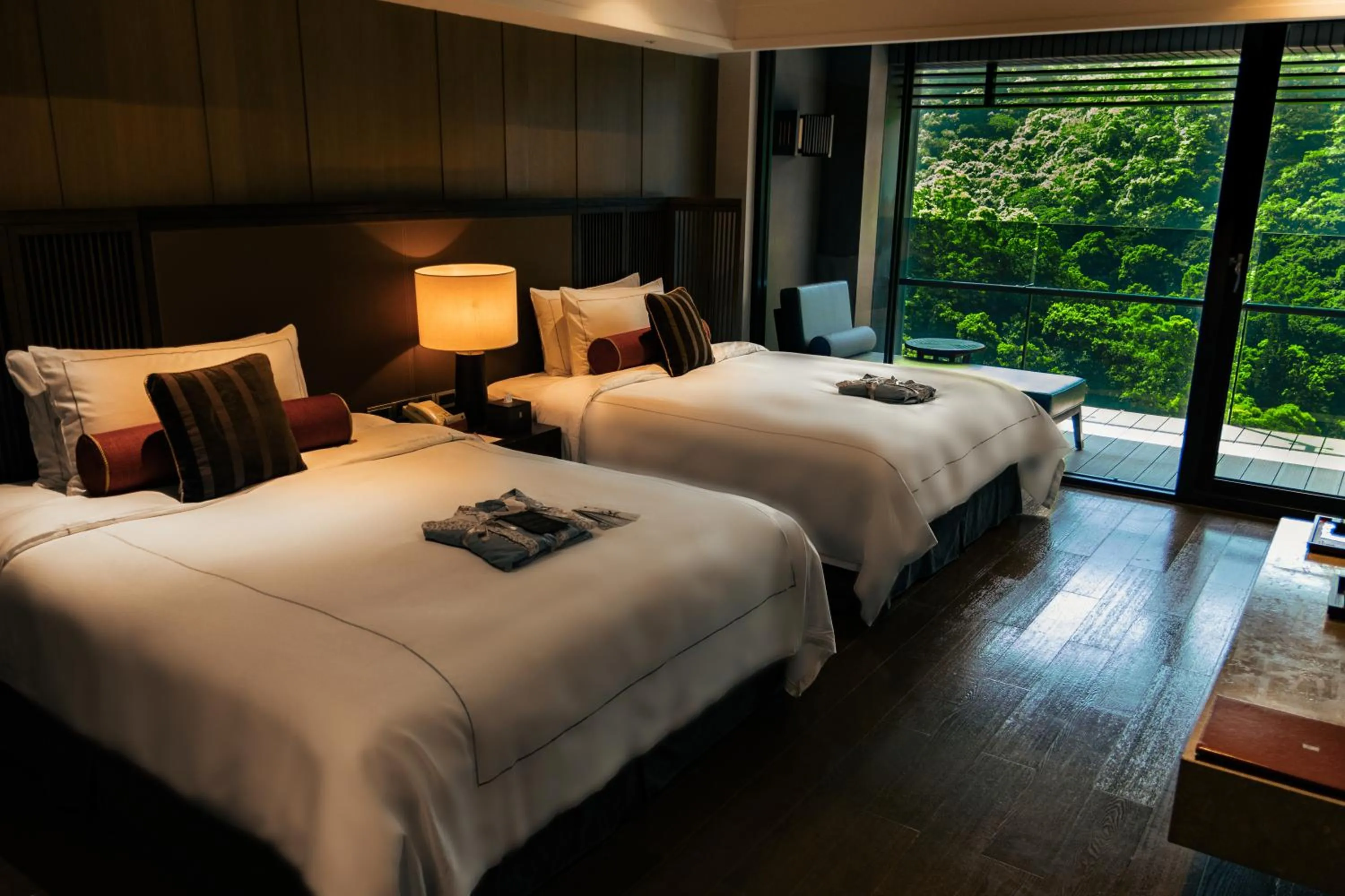 Bed in Grand View Resort Beitou