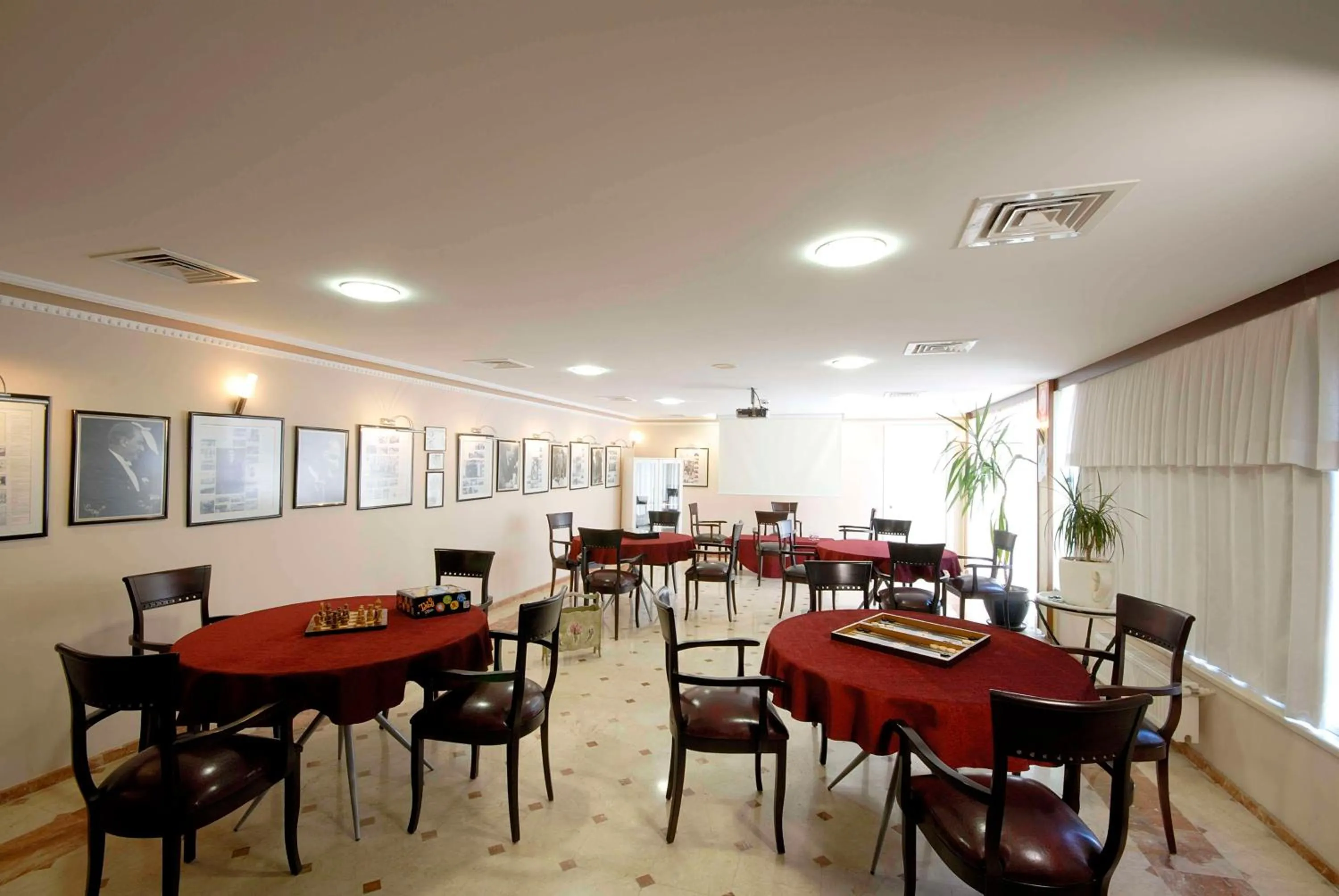 Restaurant/places to eat in Erzurumlu Hotel