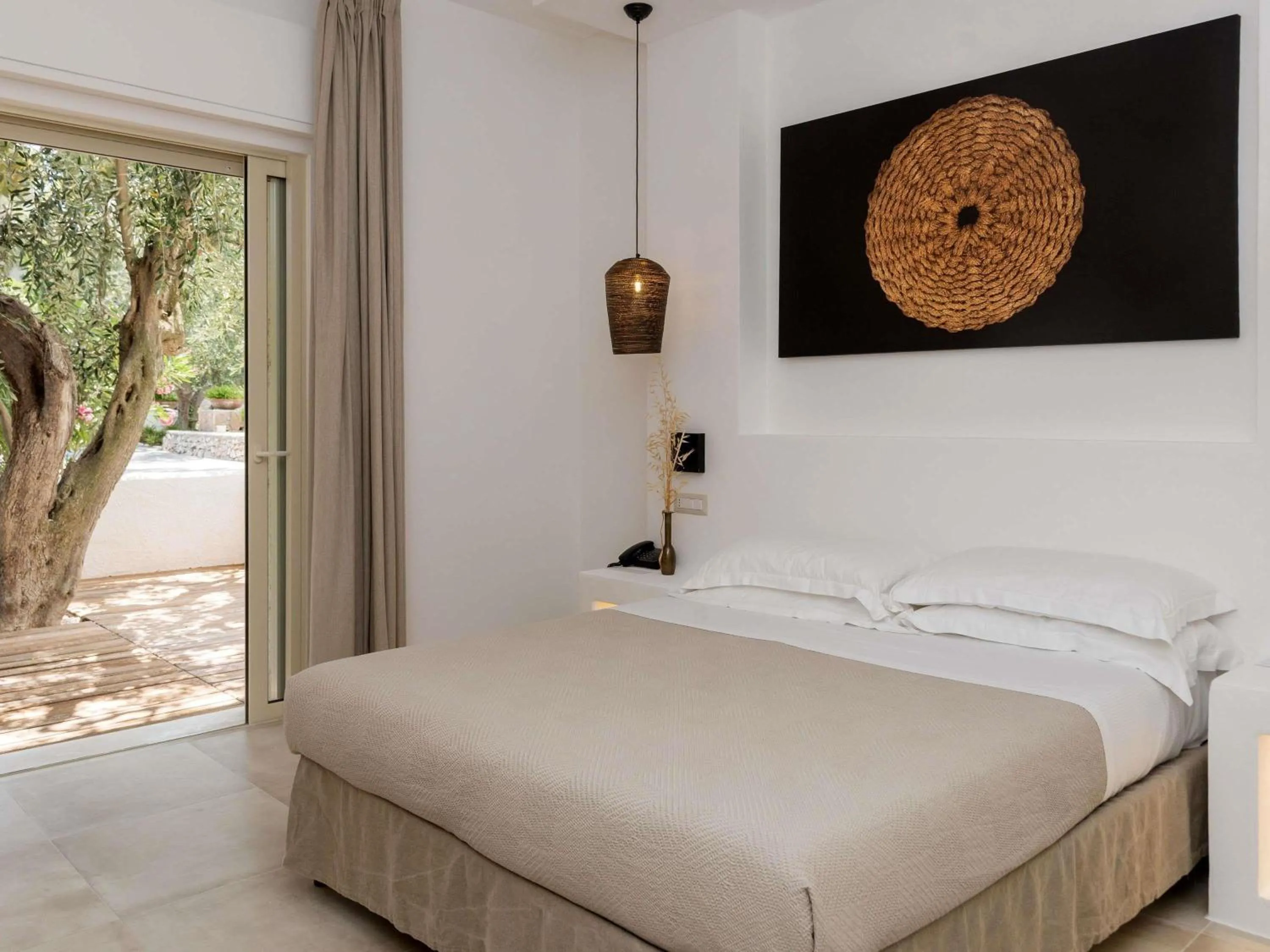 Bedroom, Bed in Baia Delle Zagare - Handwritten Collection