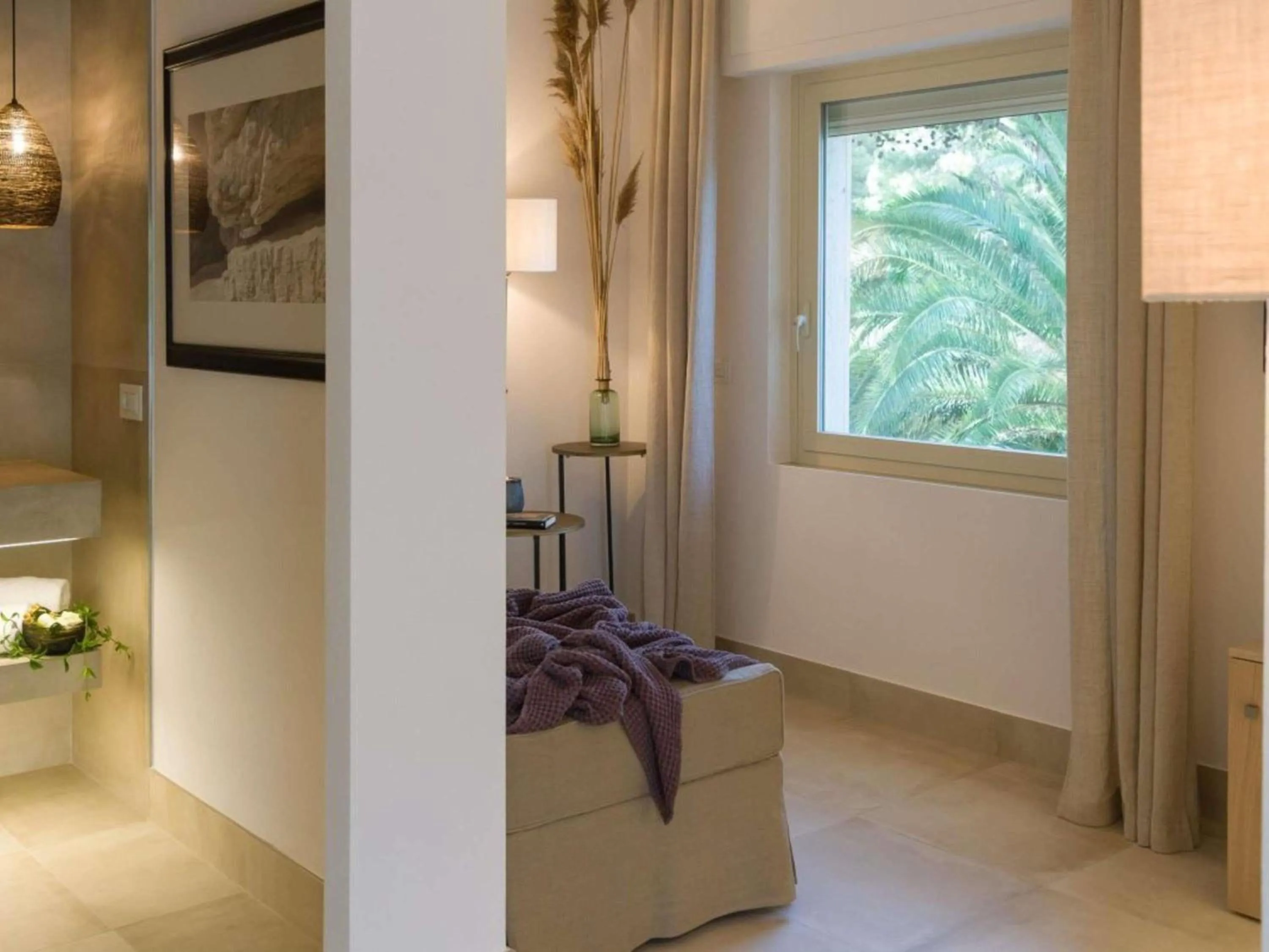 Bedroom, Bed in Baia Delle Zagare - Handwritten Collection