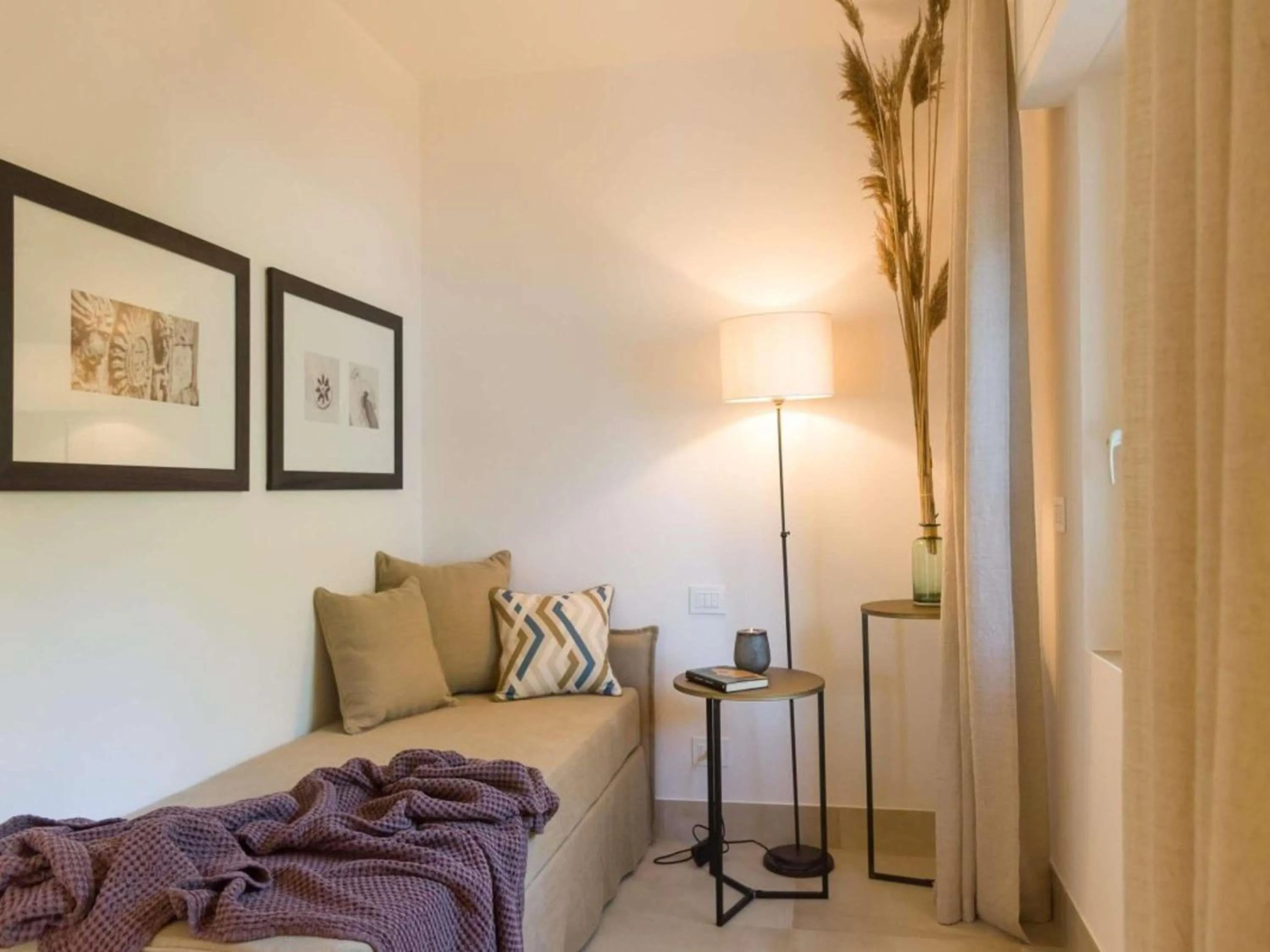 Bedroom, Bed in Baia Delle Zagare - Handwritten Collection