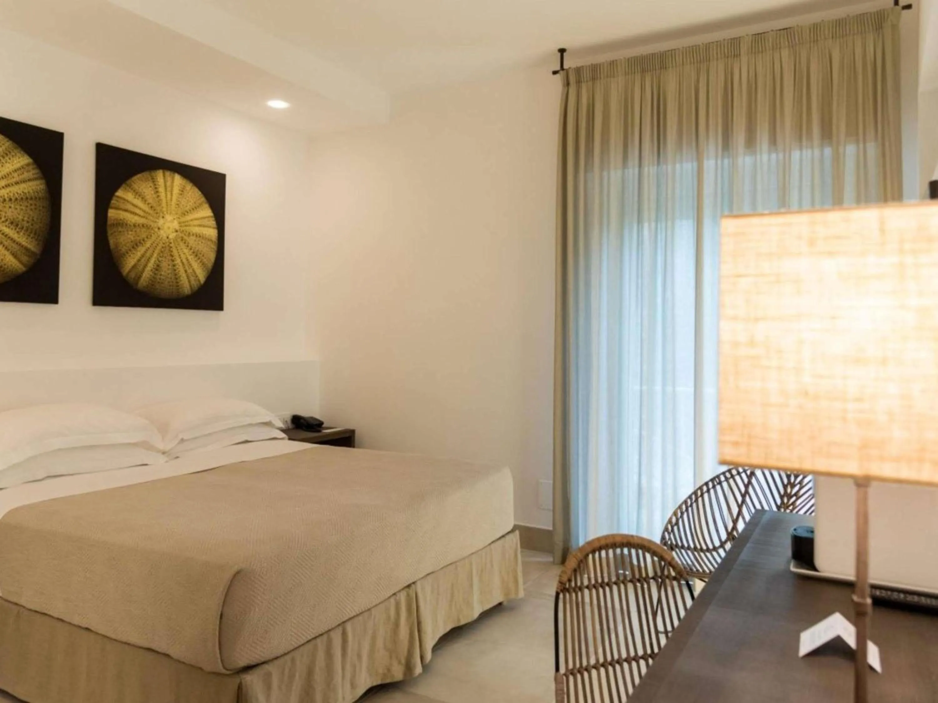 Bedroom, Bed in Baia Delle Zagare - Handwritten Collection