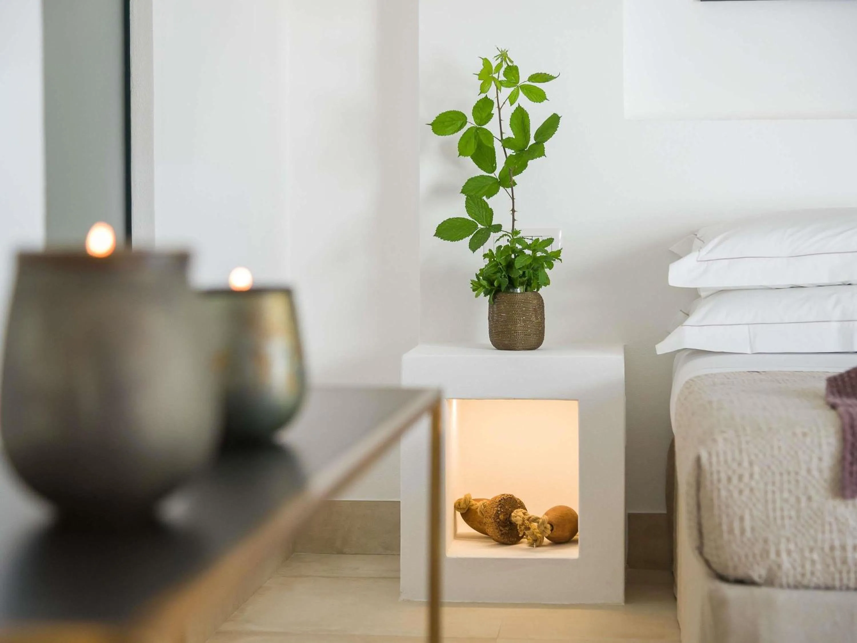 Bedroom, Bed in Baia Delle Zagare - Handwritten Collection