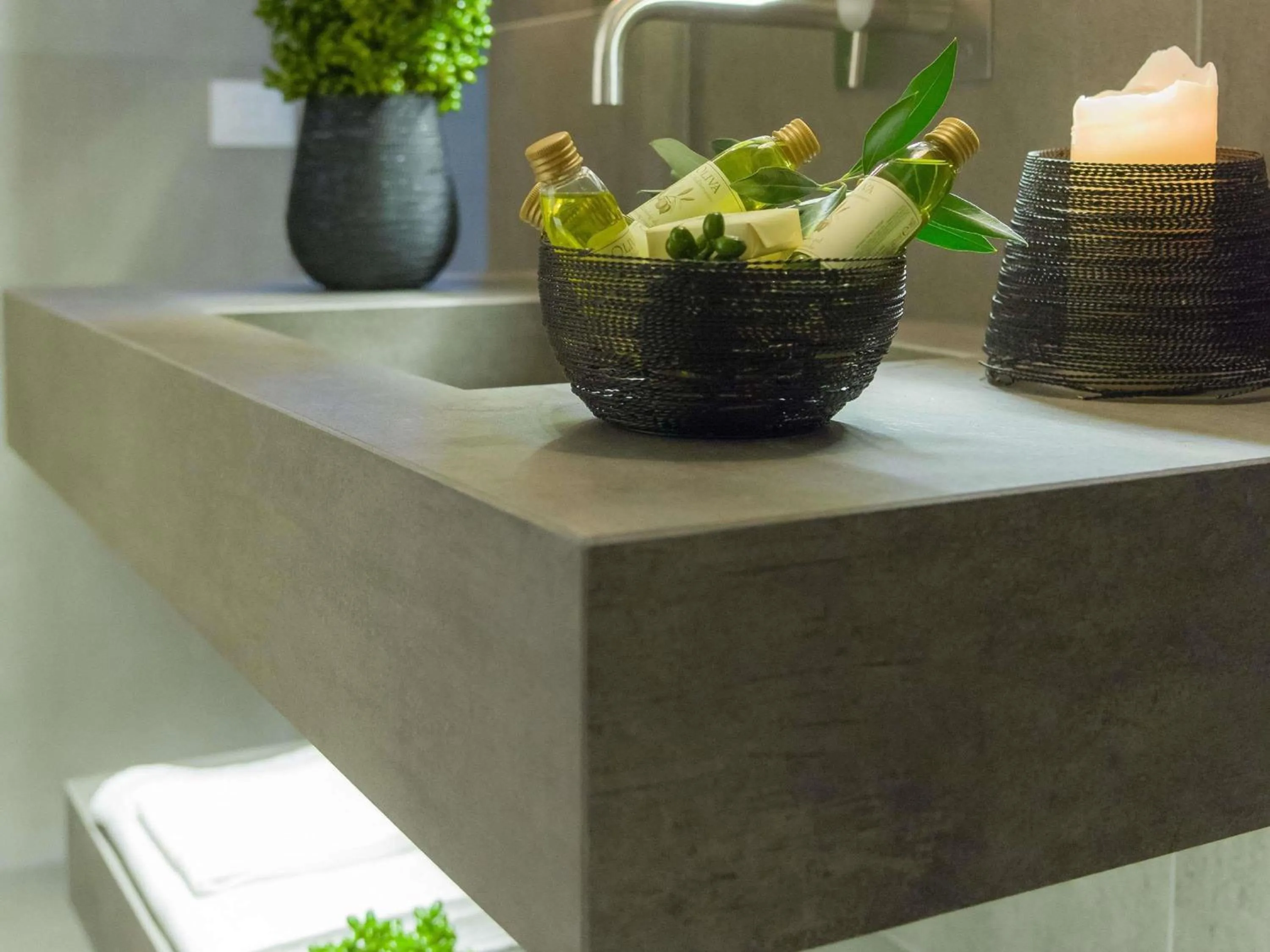 Bedroom in Baia Delle Zagare - Handwritten Collection