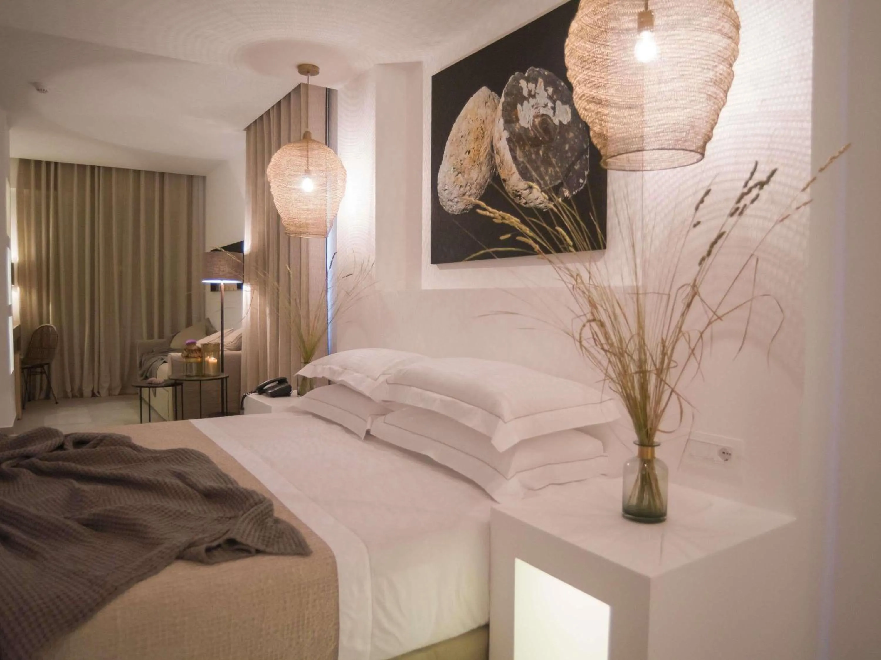 Bedroom, Bed in Baia Delle Zagare - Handwritten Collection