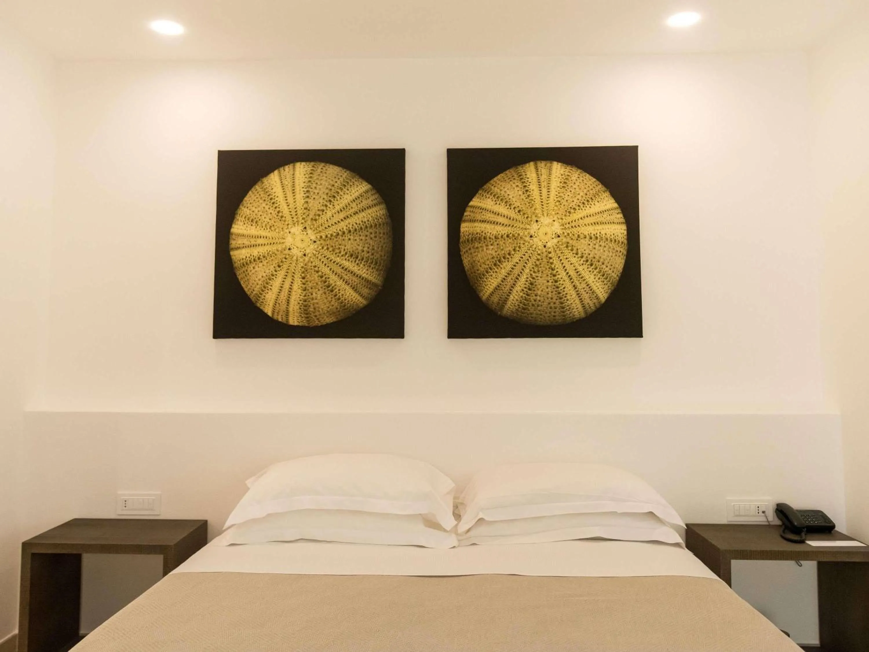 Bedroom, Bed in Baia Delle Zagare - Handwritten Collection