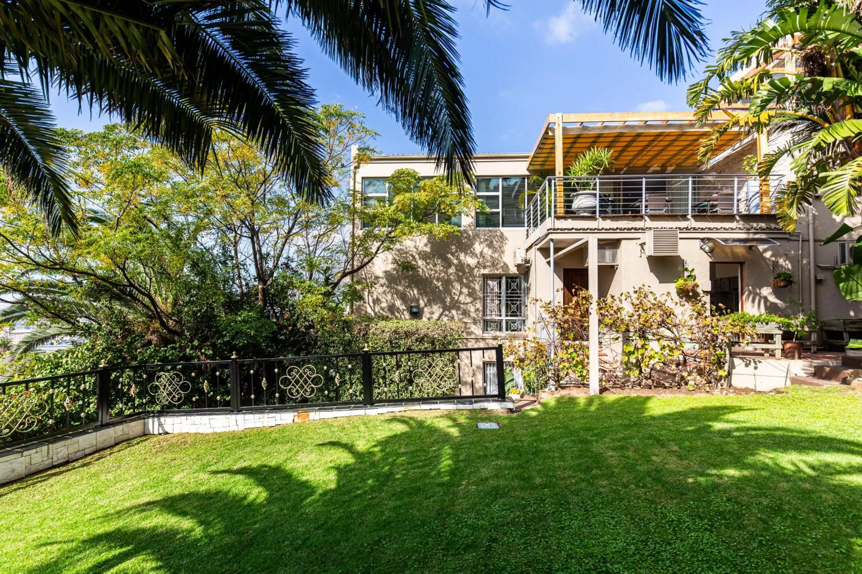 Property building in Signal Hill Lodge