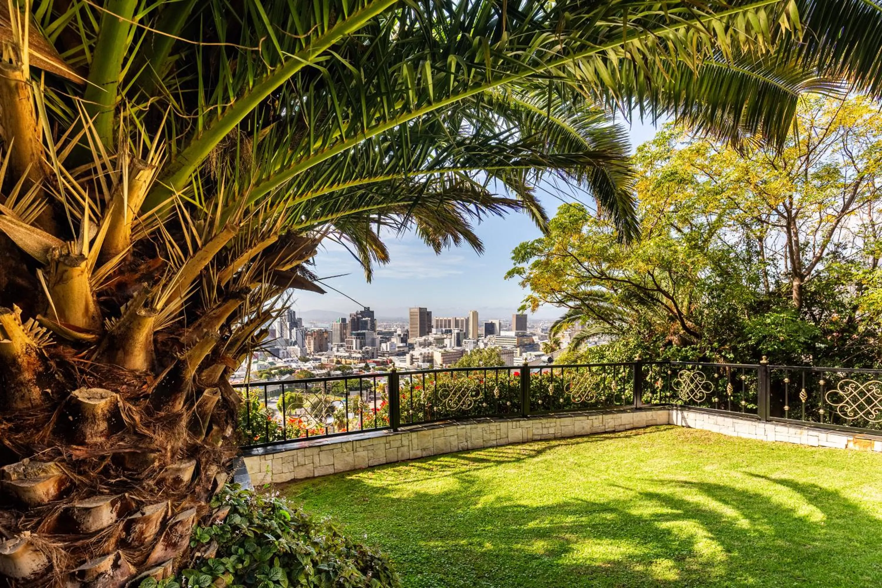 Garden view in Signal Hill Lodge