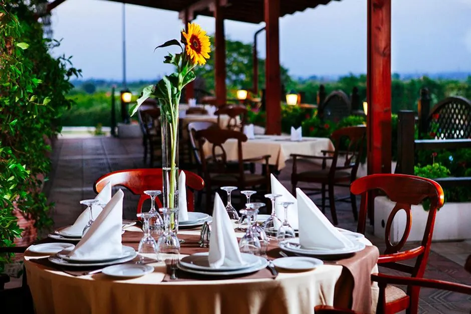 Restaurant/places to eat in Hotel Aiges Melathron