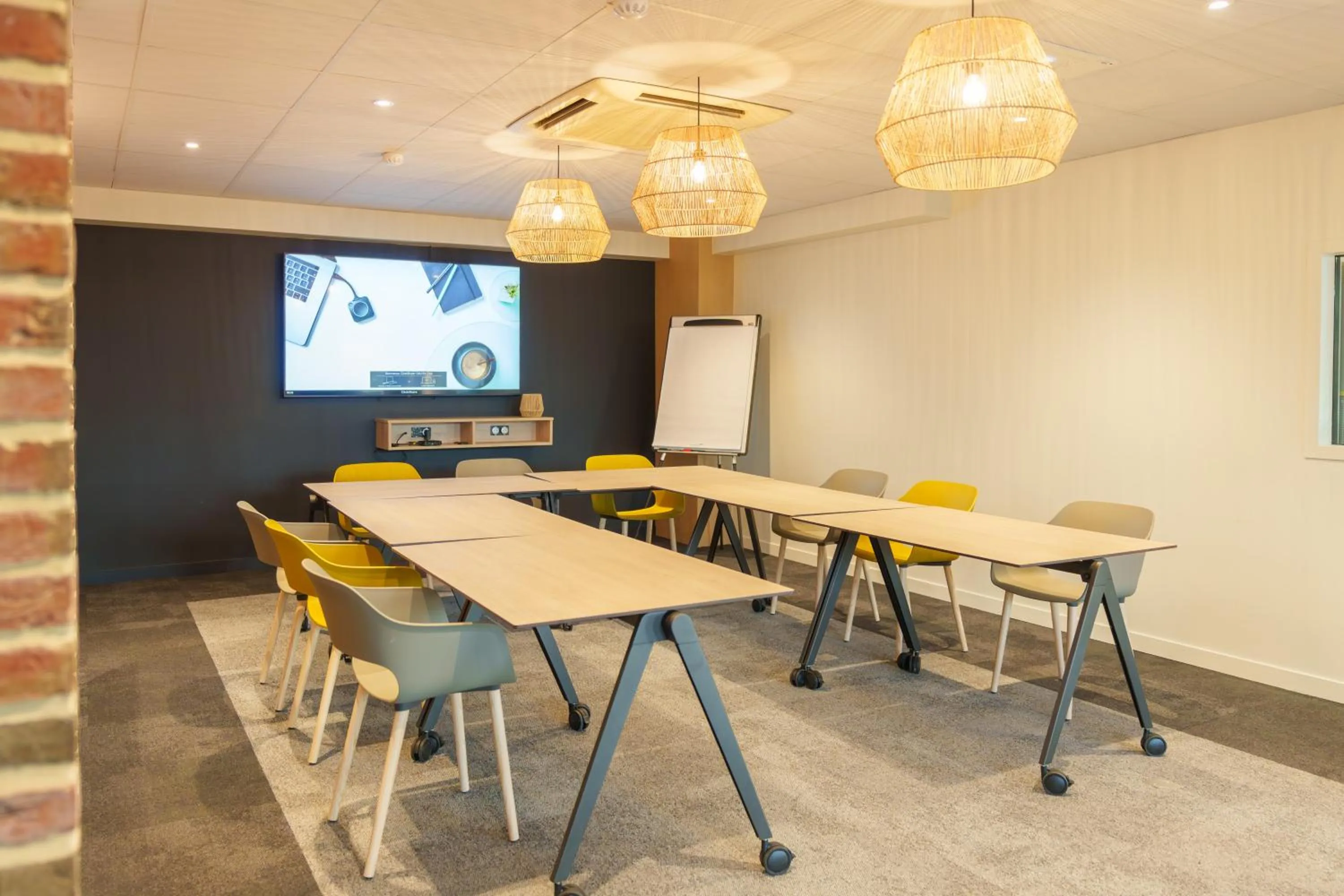 Meeting/conference room in Ibis Laon - Hôtel Restaurant