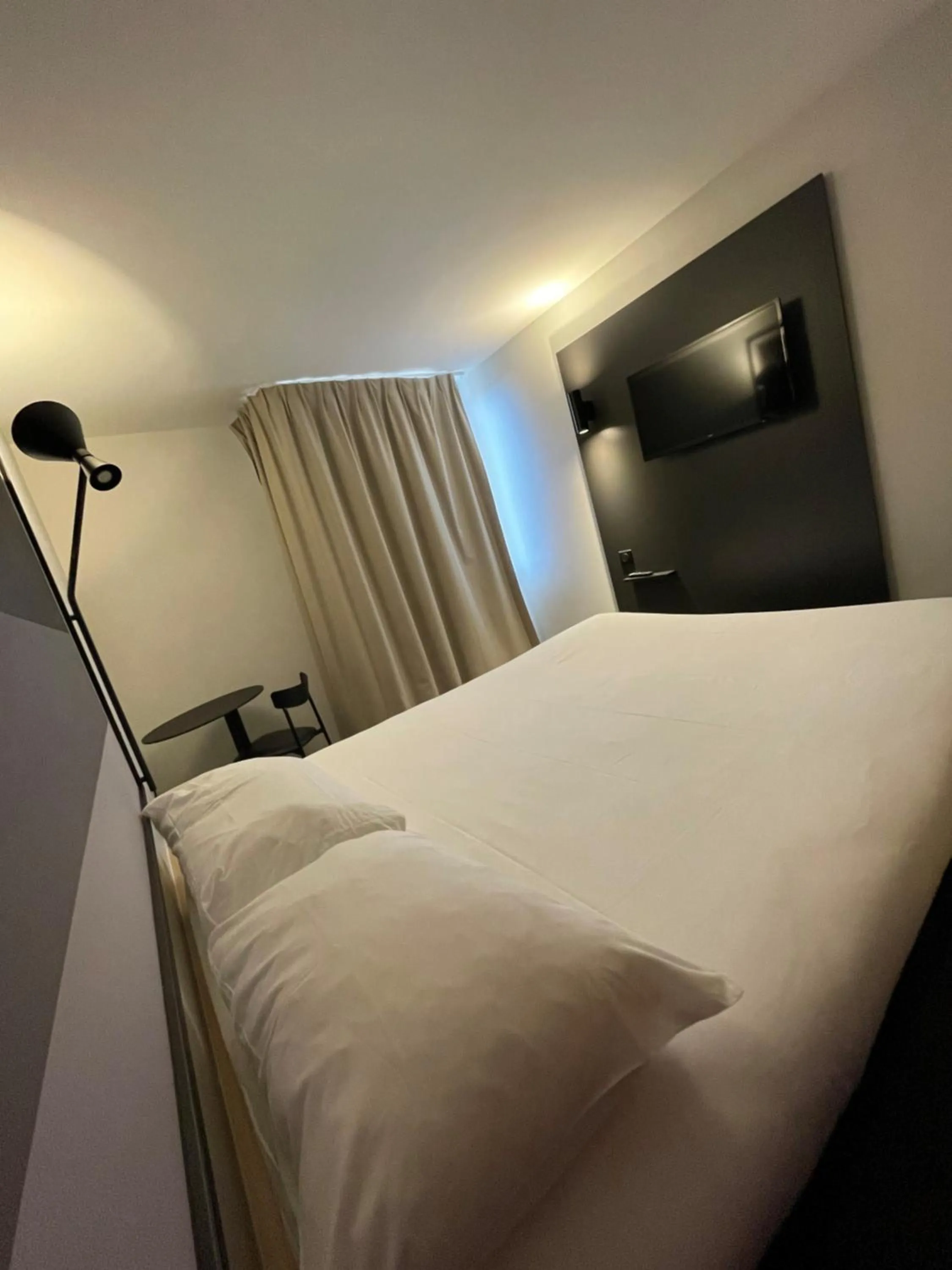 Bed in Ibis Laon - Hôtel Restaurant