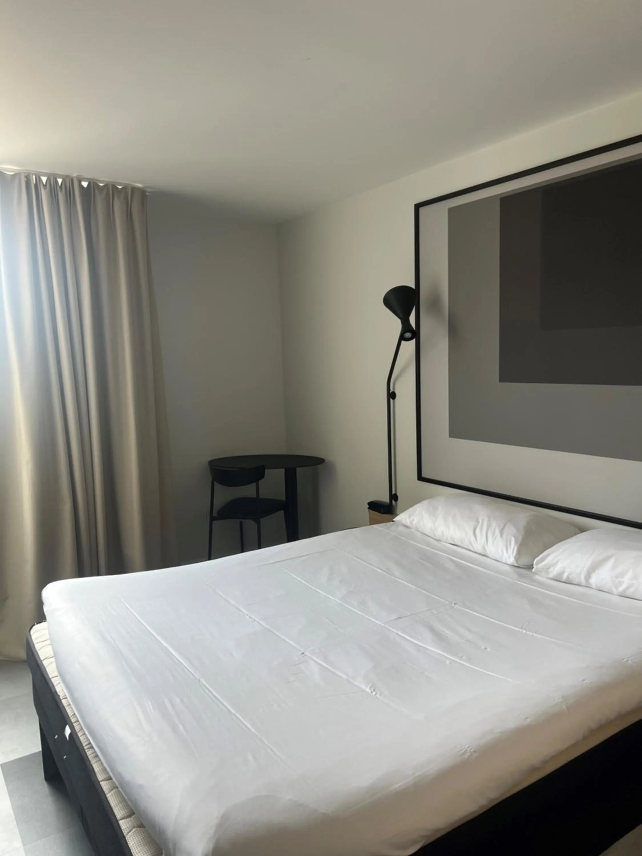 Photo of the whole room, Bed in Ibis Laon - Hôtel Restaurant