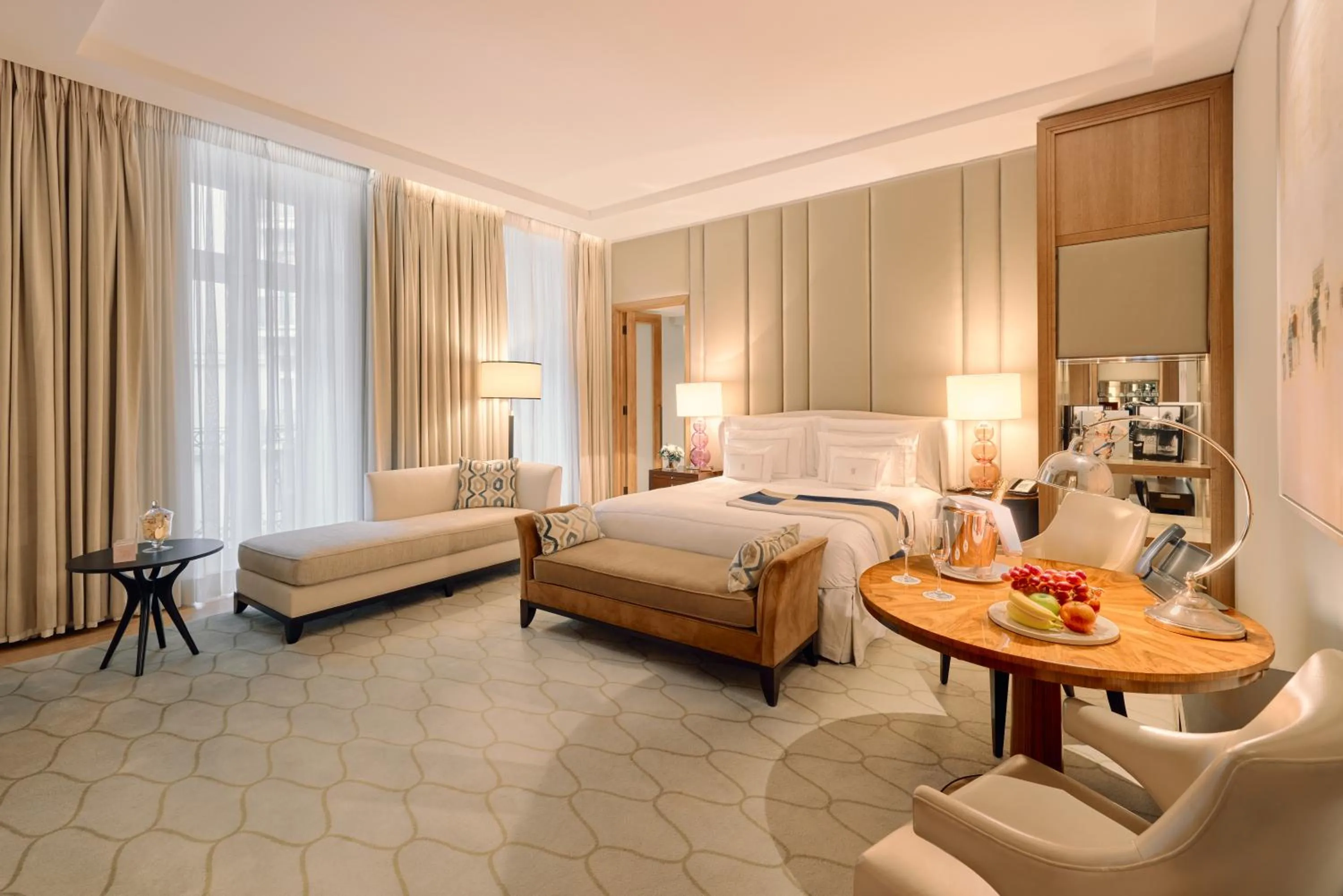 Bedroom, Bed in Corinthia London