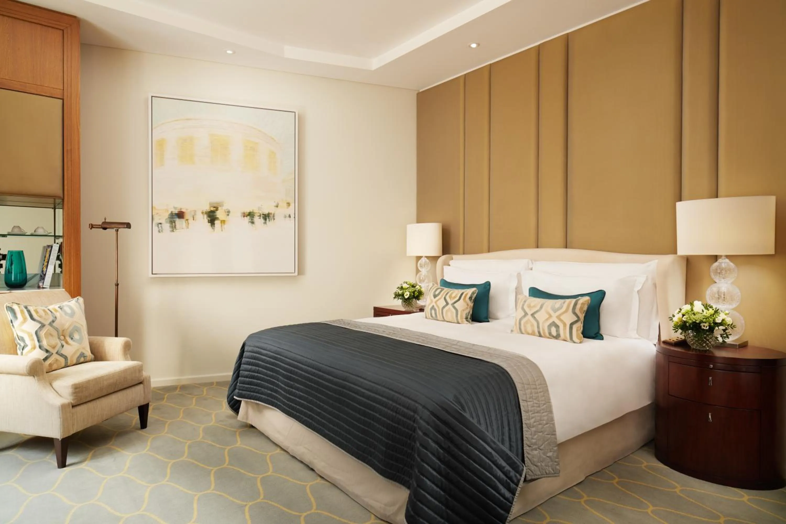 Bedroom, Bed in Corinthia London