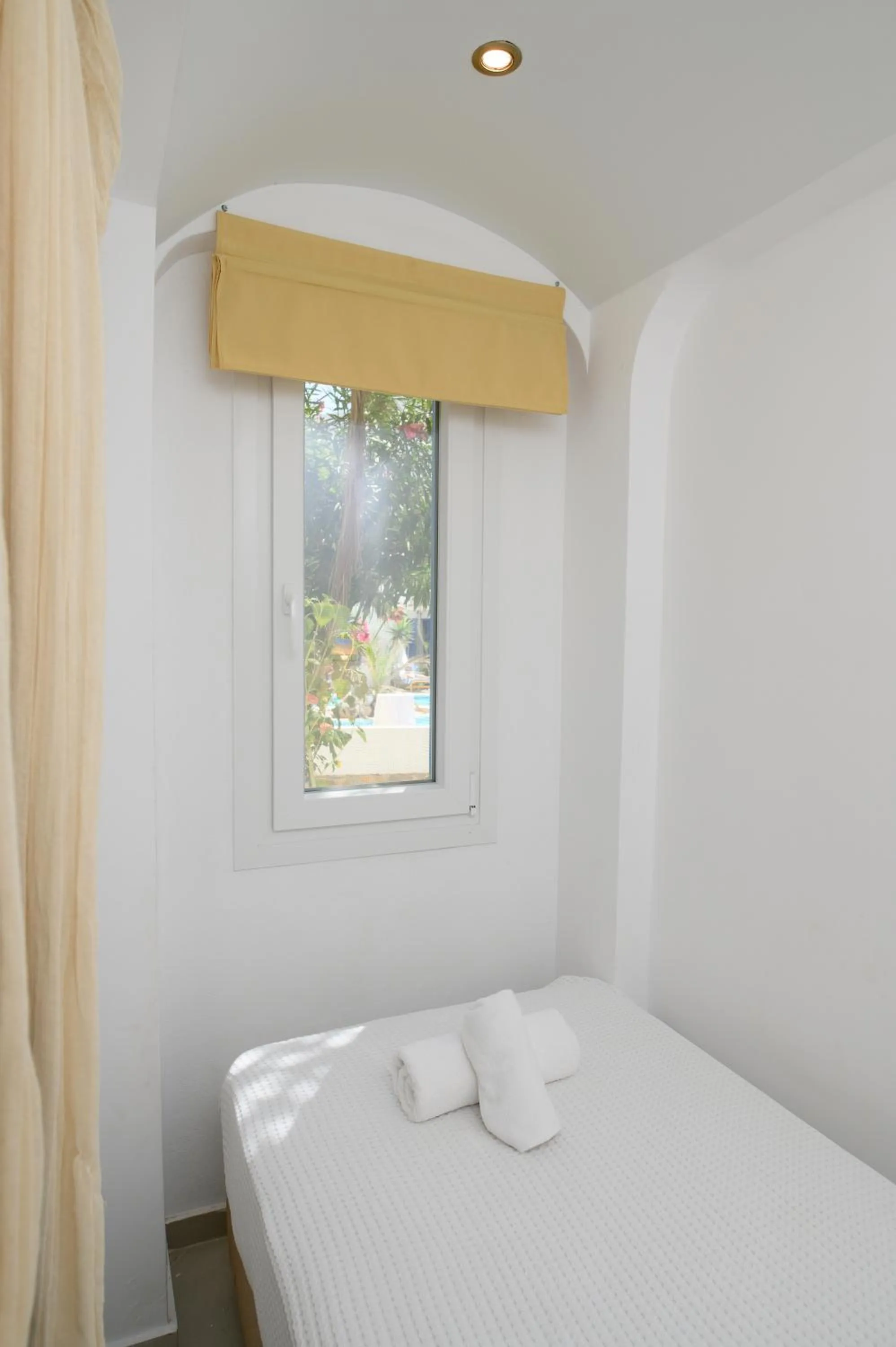 Bedroom, Bed in Lakki Village