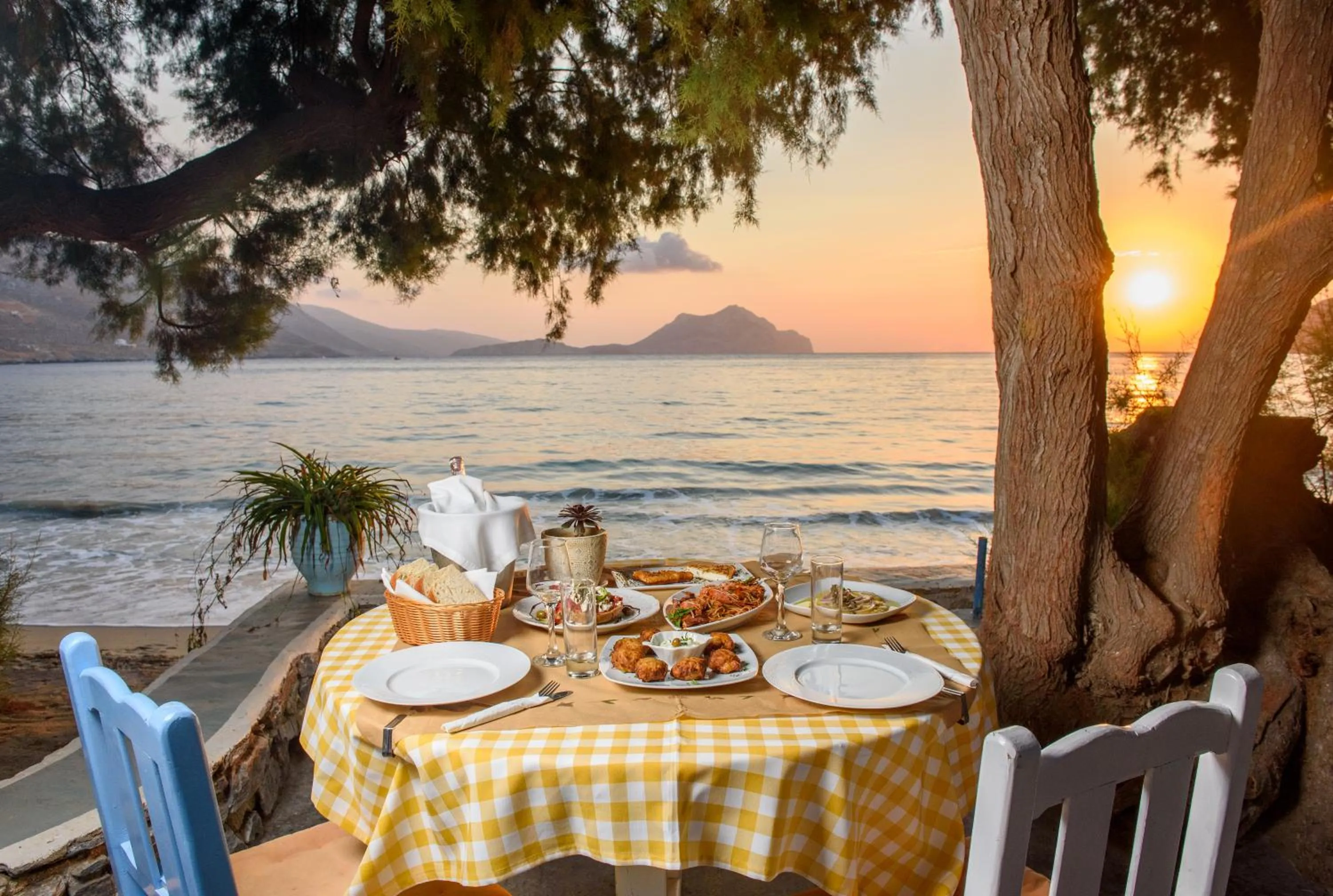 Restaurant/places to eat in Lakki Village