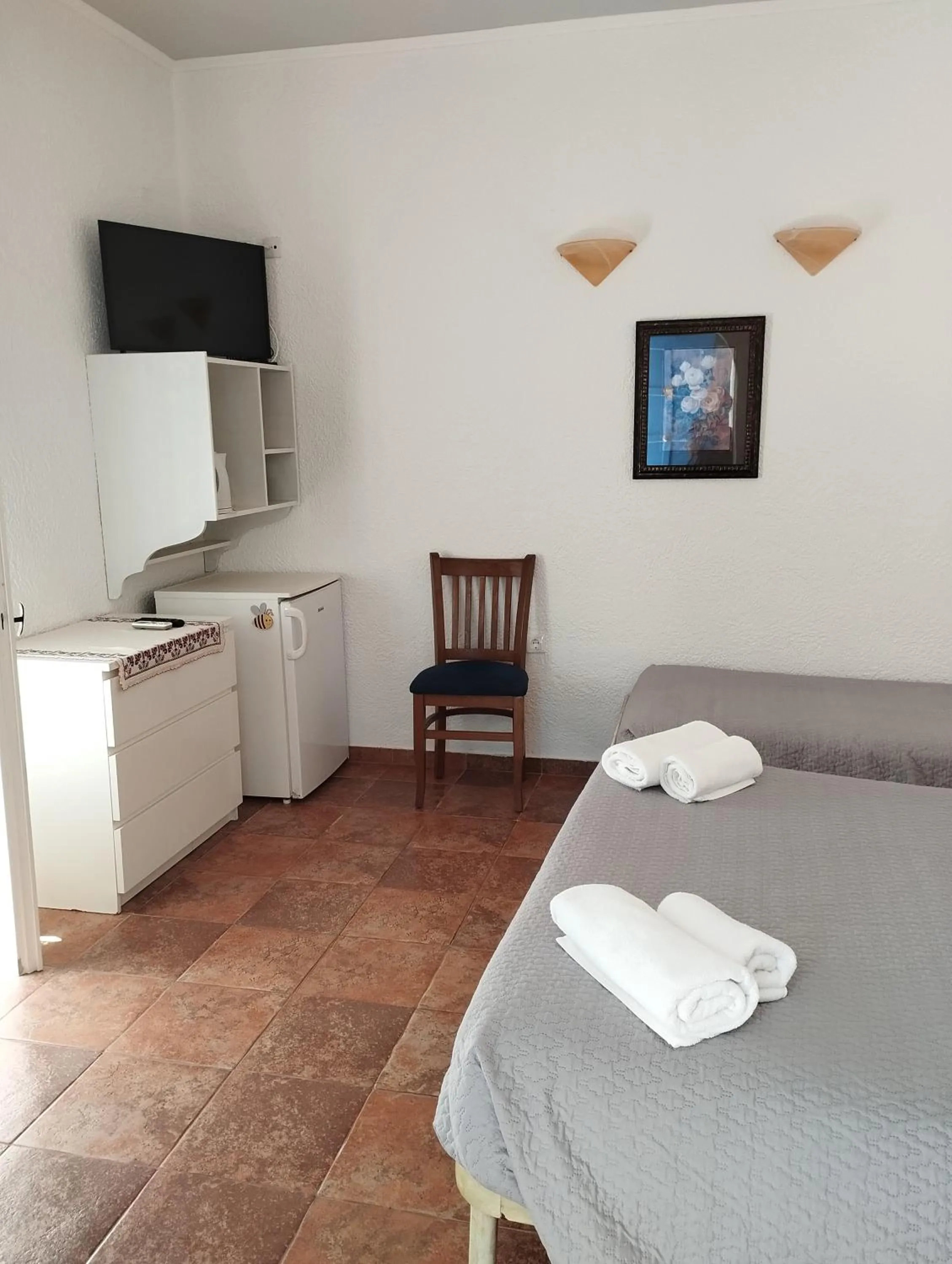 Bedroom, Bed in Lakki Village