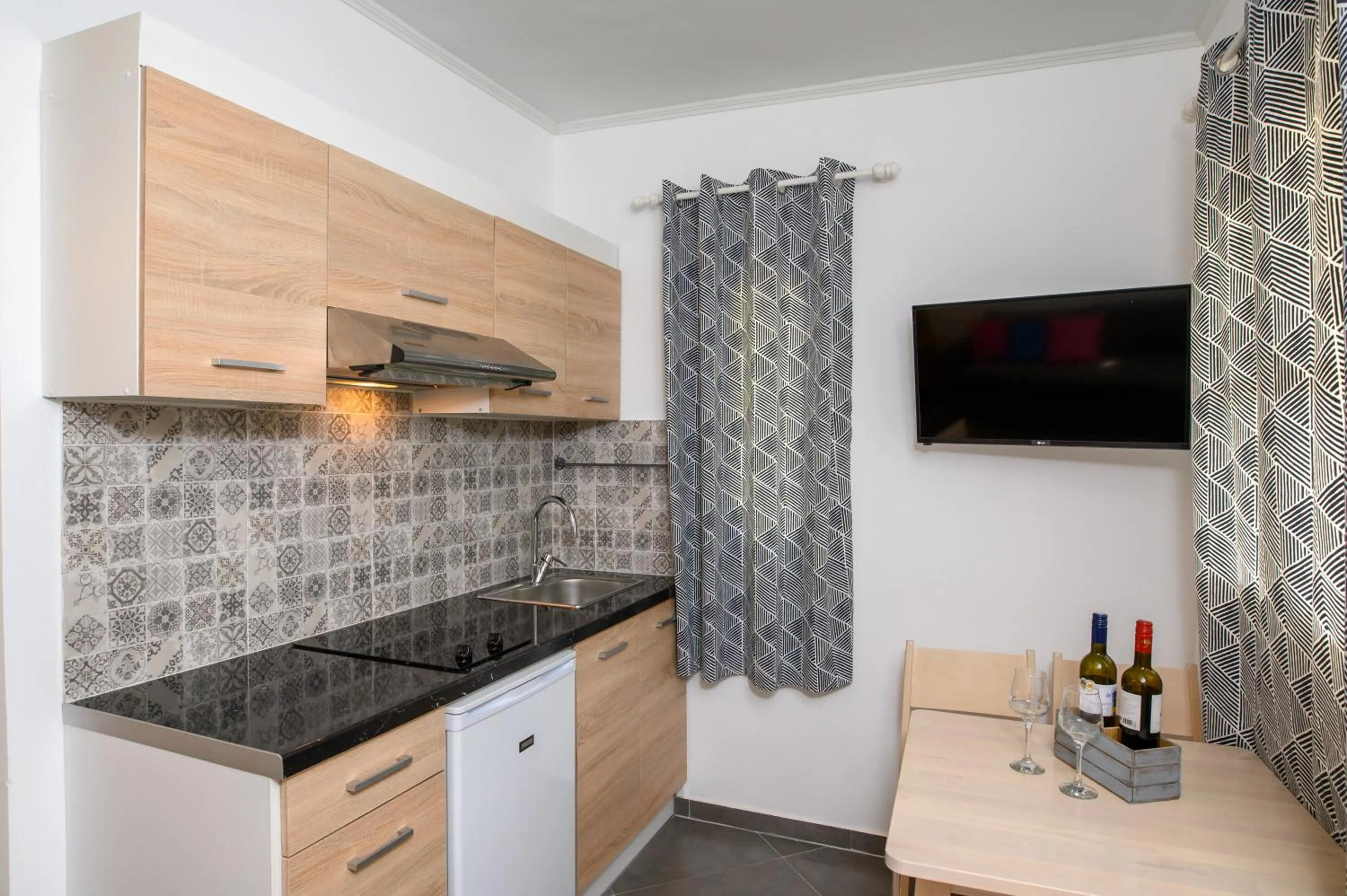 Coffee/tea facilities in Lakki Village