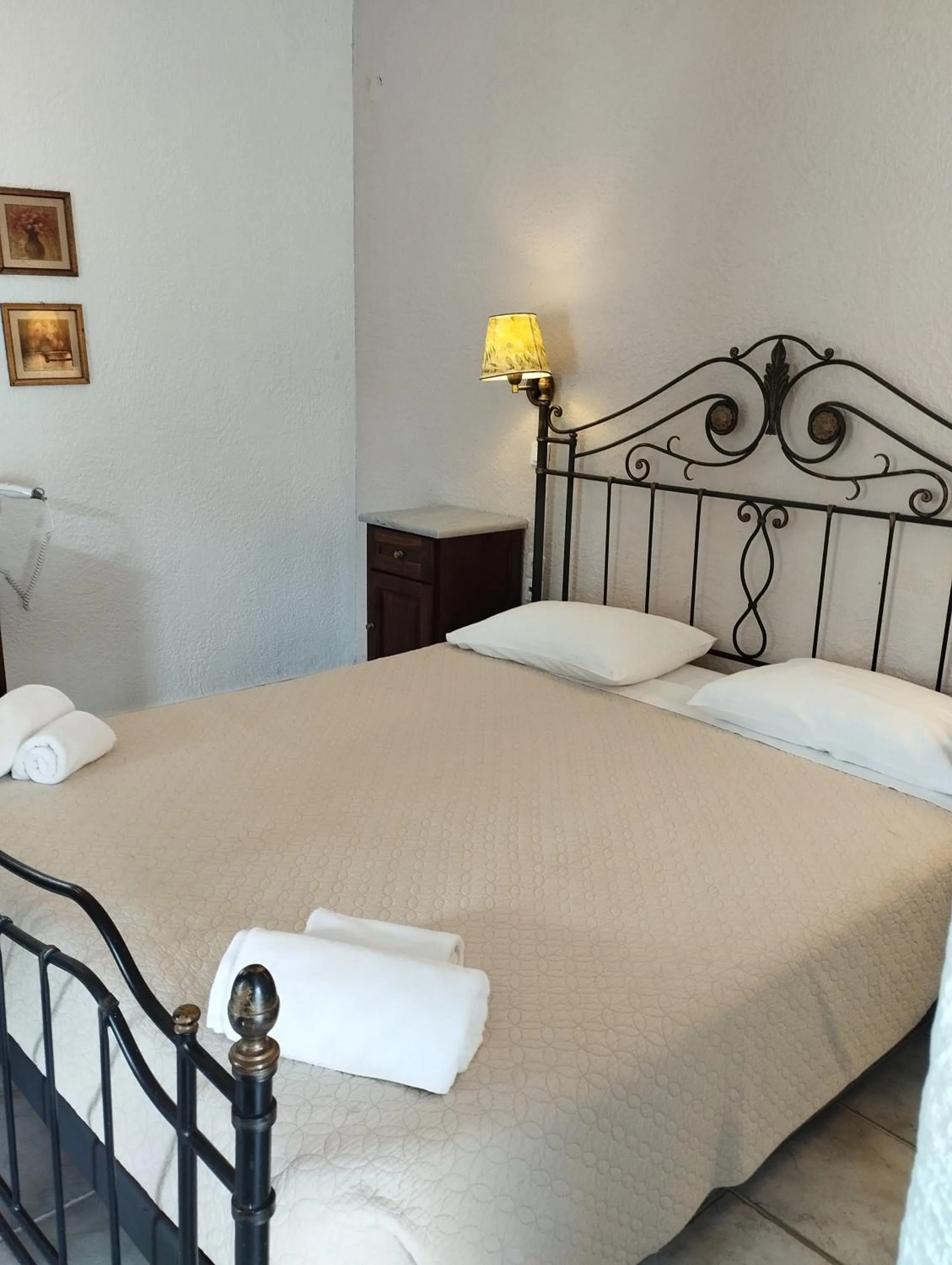 Bedroom, Bed in Lakki Village